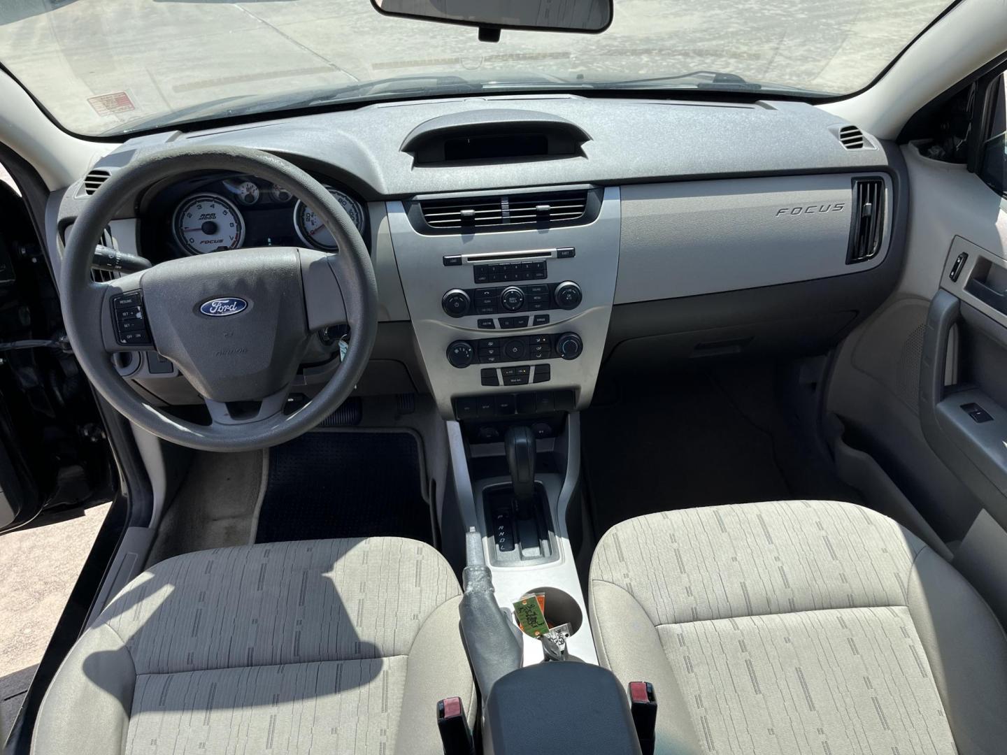 2008 Black /gray Ford Focus SES Sedan (1FAHP35N48W) with an 2.0L L4 DOHC 16V engine, 5-Speed Automatic Overdrive transmission, located at 14700 Tomball Parkway 249, Houston, TX, 77086, (281) 444-2200, 29.928619, -95.504074 - Photo#10