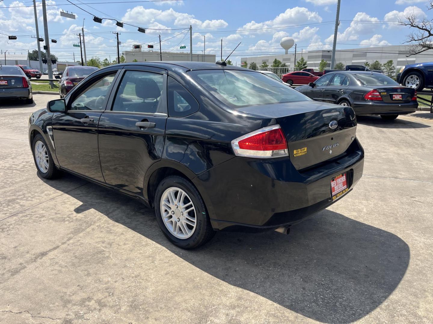 2008 Black /gray Ford Focus SES Sedan (1FAHP35N48W) with an 2.0L L4 DOHC 16V engine, 5-Speed Automatic Overdrive transmission, located at 14700 Tomball Parkway 249, Houston, TX, 77086, (281) 444-2200, 29.928619, -95.504074 - Photo#11