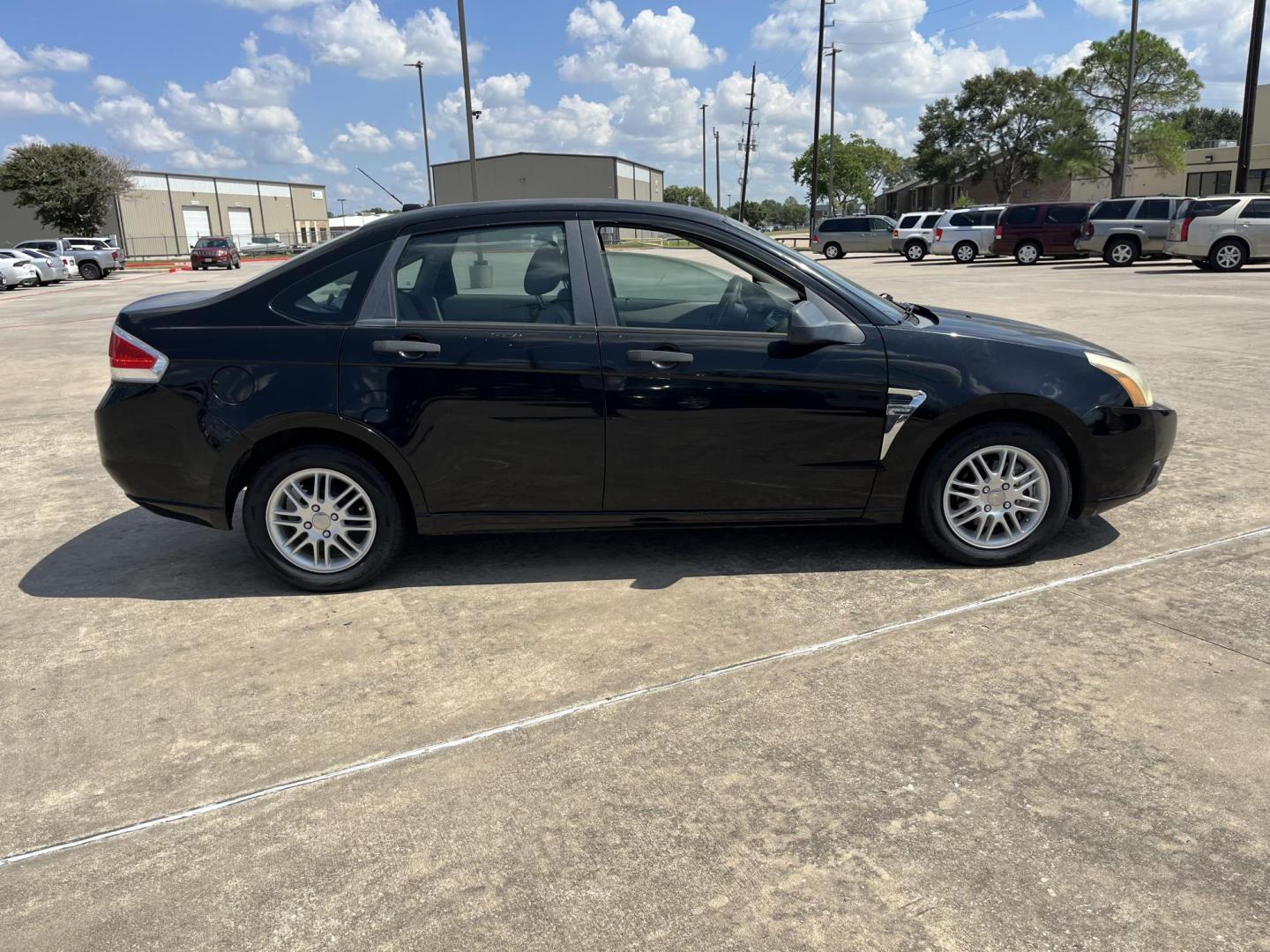 2008 Black /gray Ford Focus SES Sedan (1FAHP35N48W) with an 2.0L L4 DOHC 16V engine, 5-Speed Automatic Overdrive transmission, located at 14700 Tomball Parkway 249, Houston, TX, 77086, (281) 444-2200, 29.928619, -95.504074 - Photo#7