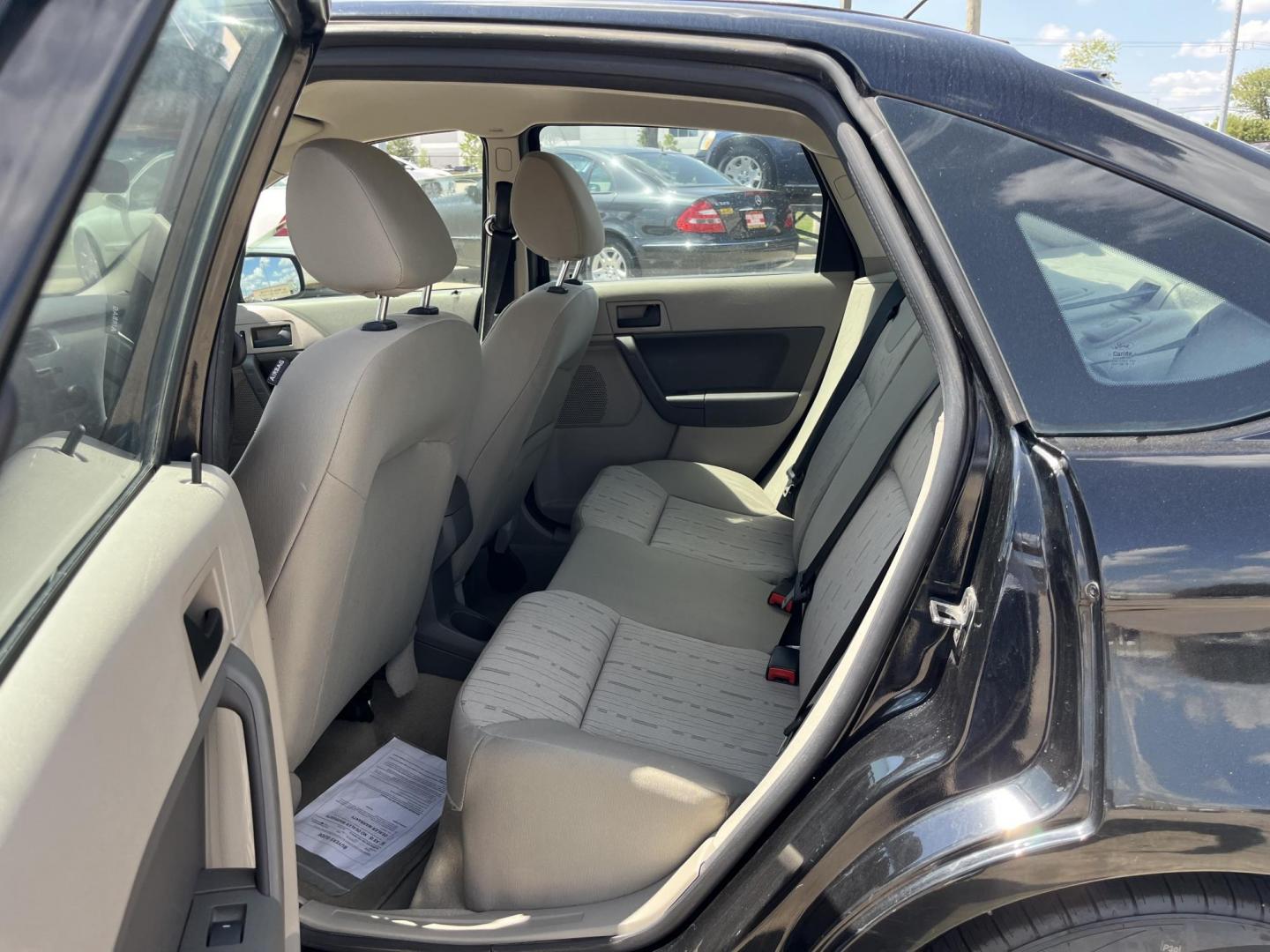 2008 Black /gray Ford Focus SES Sedan (1FAHP35N48W) with an 2.0L L4 DOHC 16V engine, 5-Speed Automatic Overdrive transmission, located at 14700 Tomball Parkway 249, Houston, TX, 77086, (281) 444-2200, 29.928619, -95.504074 - Photo#8