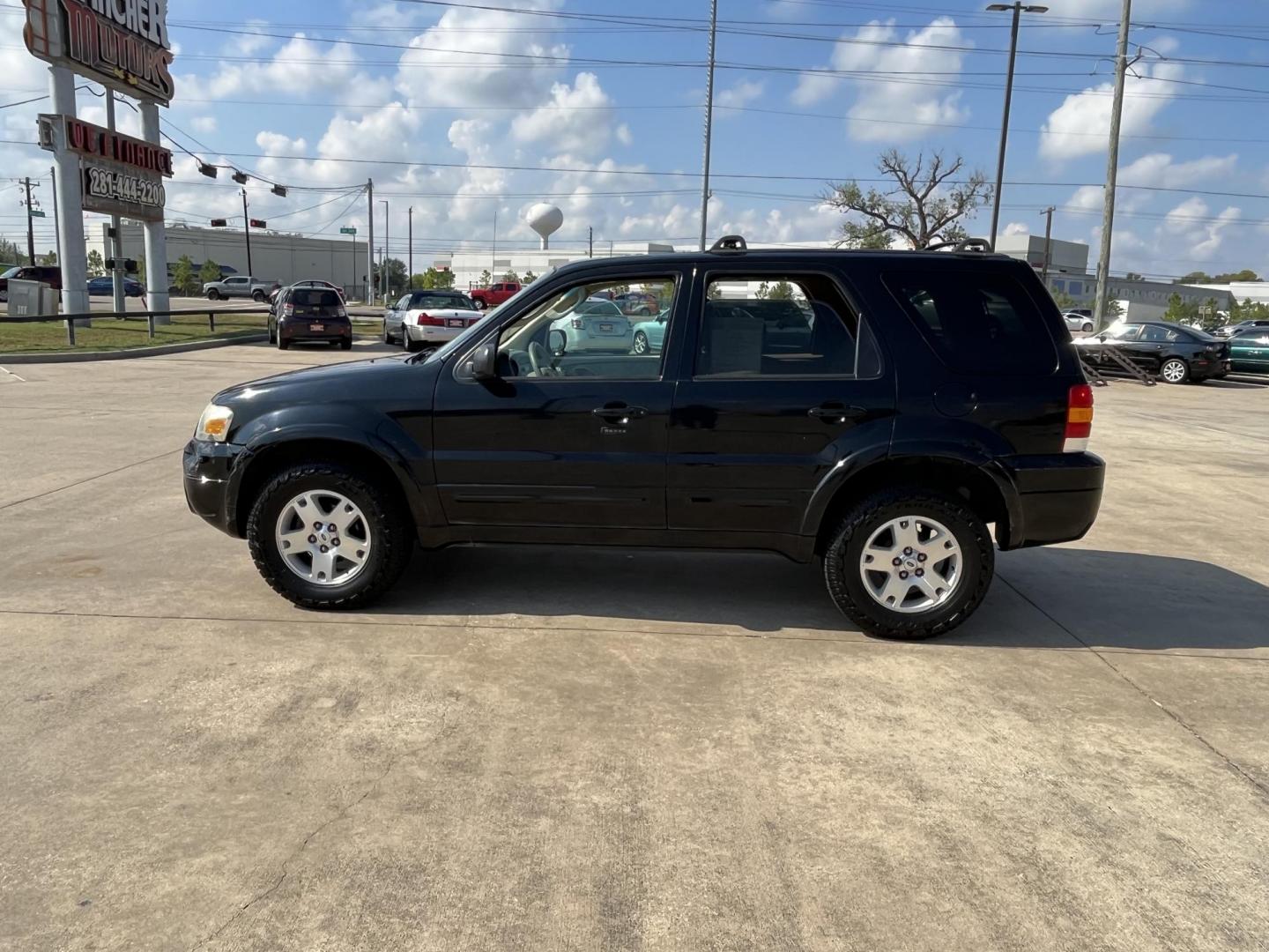 2007 Black /TAN Ford Escape XLT 4WD (1FMCU93137K) with an 3.0L V6 DOHC 24V engine, 4-Speed Automatic Overdrive transmission, located at 14700 Tomball Parkway 249, Houston, TX, 77086, (281) 444-2200, 29.928619, -95.504074 - Photo#3