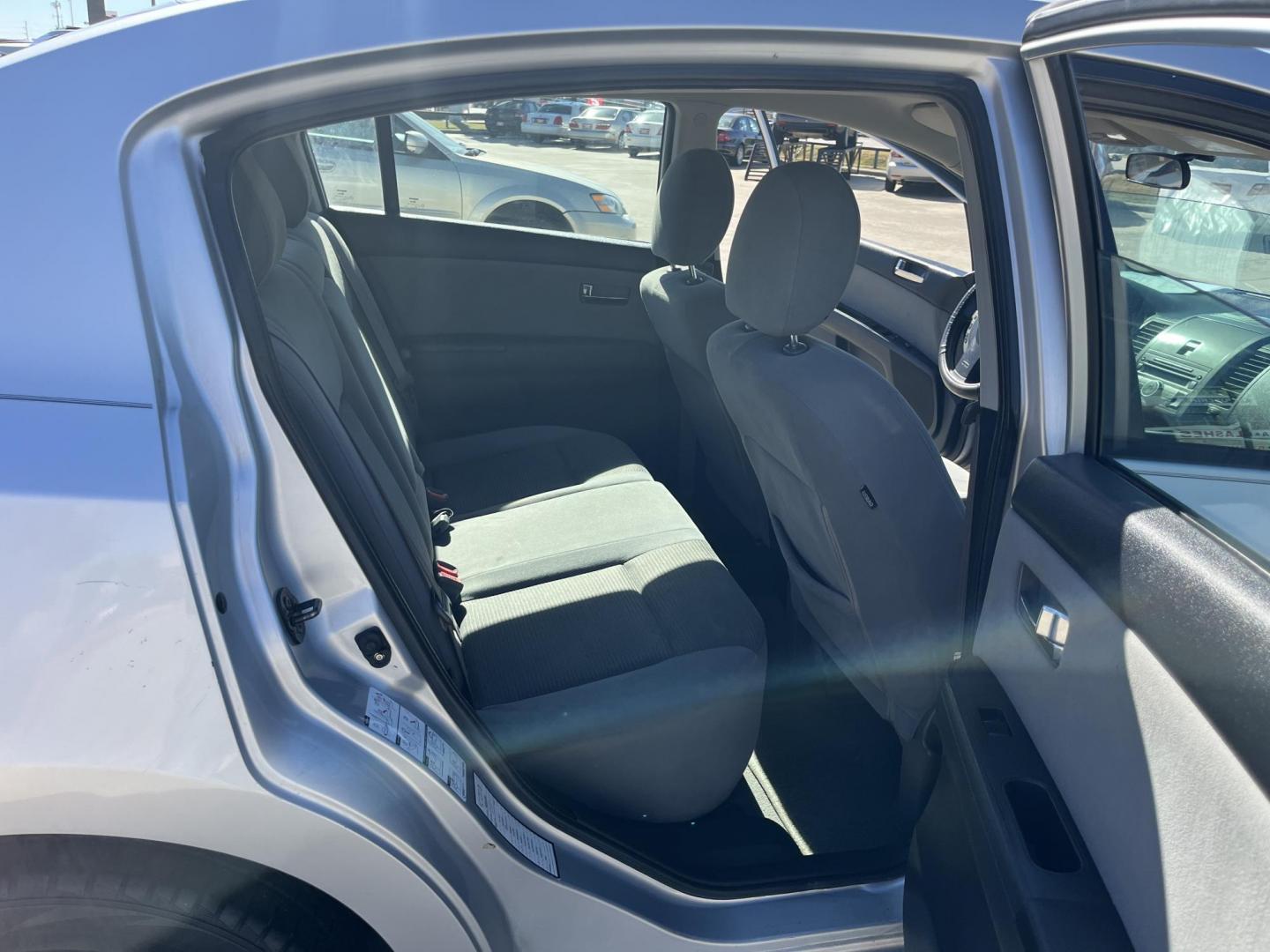 2011 SILVER /gray Nissan Sentra 2.0 (3N1AB6AP9BL) with an 2.0L L4 DOHC 16V engine, Continuously Variable Transmisson transmission, located at 14700 Tomball Parkway 249, Houston, TX, 77086, (281) 444-2200, 29.928619, -95.504074 - Photo#11