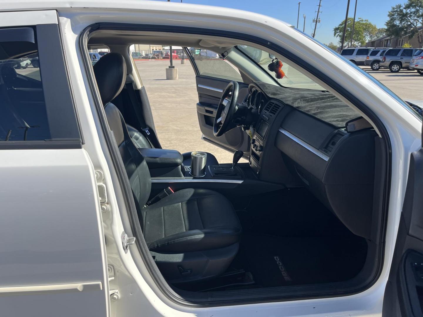 2008 white /black Dodge Charger R/T (2B3KA53H78H) with an 5.7L V8 OHV 16V engine, 5-Speed Automatic Overdrive transmission, located at 14700 Tomball Parkway 249, Houston, TX, 77086, (281) 444-2200, 29.928619, -95.504074 - Photo#11