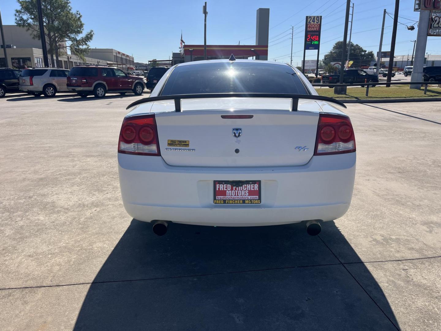 2008 white /black Dodge Charger R/T (2B3KA53H78H) with an 5.7L V8 OHV 16V engine, 5-Speed Automatic Overdrive transmission, located at 14700 Tomball Parkway 249, Houston, TX, 77086, (281) 444-2200, 29.928619, -95.504074 - Photo#5