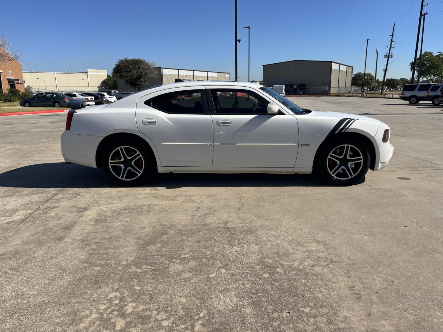 2008 white /black Dodge Charger R/T (2B3KA53H78H) with an 5.7L V8 OHV 16V engine, 5-Speed Automatic Overdrive transmission, located at 14700 Tomball Parkway 249, Houston, TX, 77086, (281) 444-2200, 29.928619, -95.504074 - Photo#8