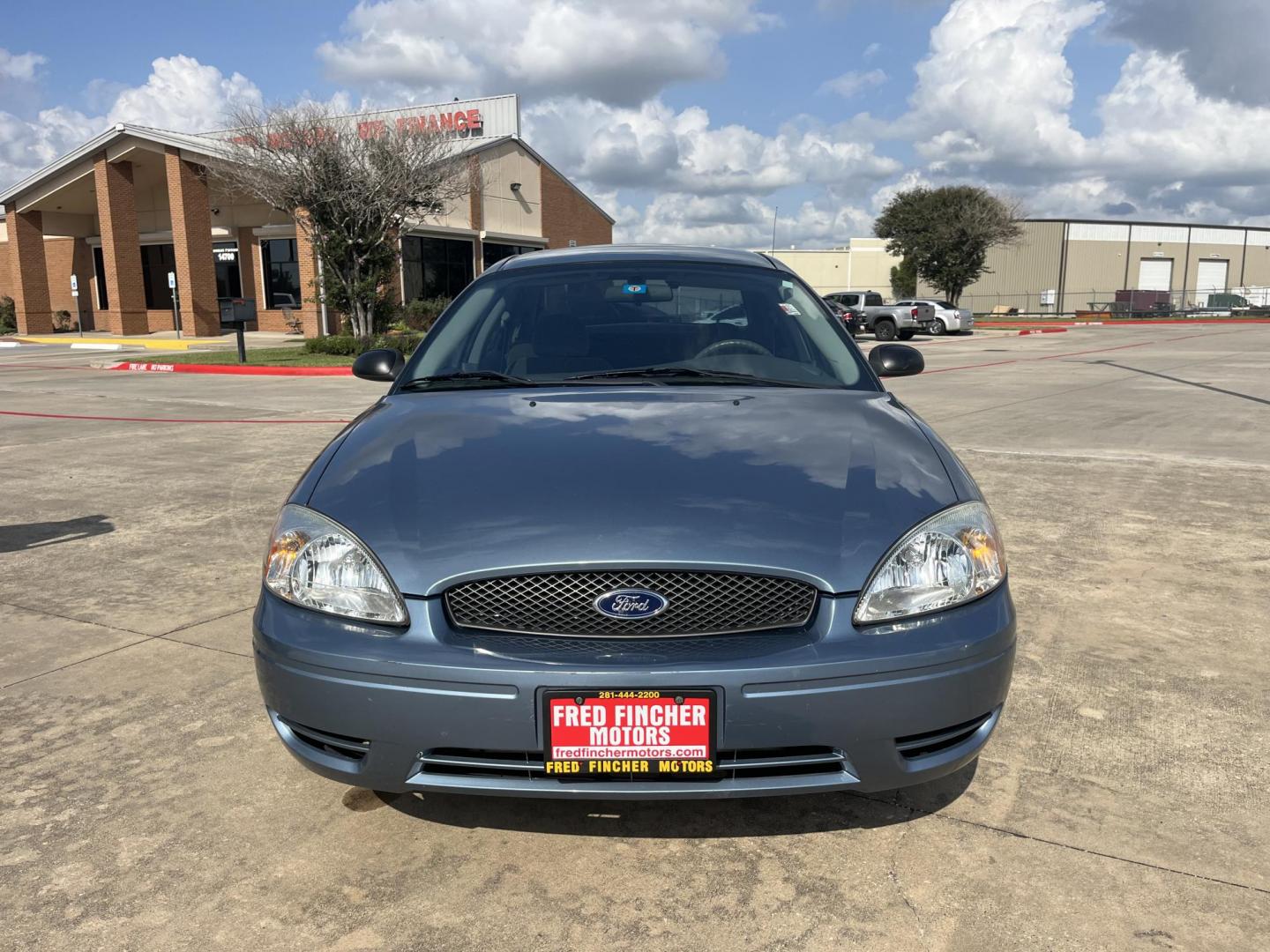 2005 blue /TAN Ford Taurus SE (1FAFP53285A) with an 3.0L V6 OHV 12V FFV engine, 4-Speed Automatic Overdrive transmission, located at 14700 Tomball Parkway 249, Houston, TX, 77086, (281) 444-2200, 29.928619, -95.504074 - Photo#1