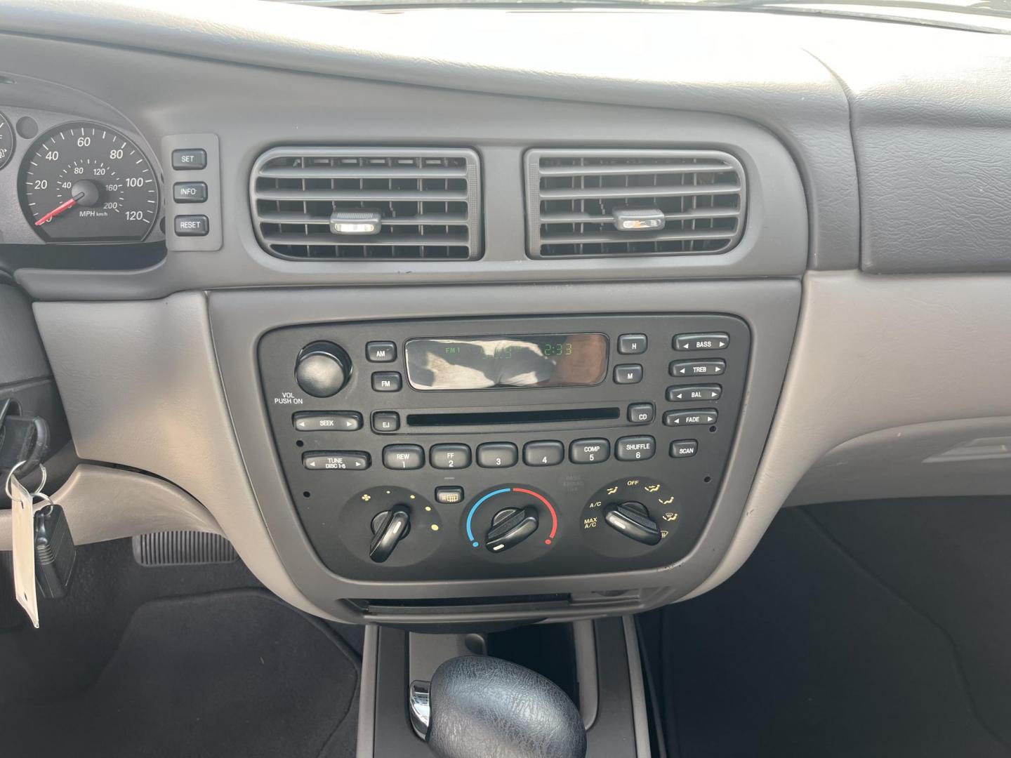 2005 blue /TAN Ford Taurus SE (1FAFP53285A) with an 3.0L V6 OHV 12V FFV engine, 4-Speed Automatic Overdrive transmission, located at 14700 Tomball Parkway 249, Houston, TX, 77086, (281) 444-2200, 29.928619, -95.504074 - Photo#12