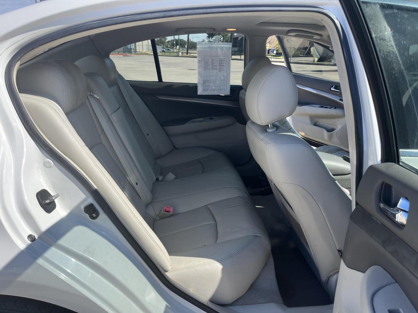 2010 white /TAN Infiniti G Sedan G37 (JN1CV6AP5AM) with an 3.7L V6 DOHC 24V engine, 5-Speed Automatic transmission, located at 14700 Tomball Parkway 249, Houston, TX, 77086, (281) 444-2200, 29.928619, -95.504074 - Photo#12