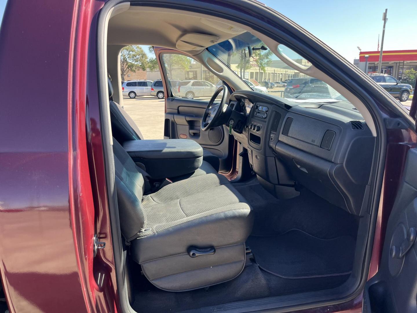 2002 maroom /black Dodge Ram 1500 SLT Long Bed 2WD (1D7HA16K52J) with an 3.7L V6 SOHC 12V engine, Automatic Overdrive transmission, located at 14700 Tomball Parkway 249, Houston, TX, 77086, (281) 444-2200, 29.928619, -95.504074 - Photo#10