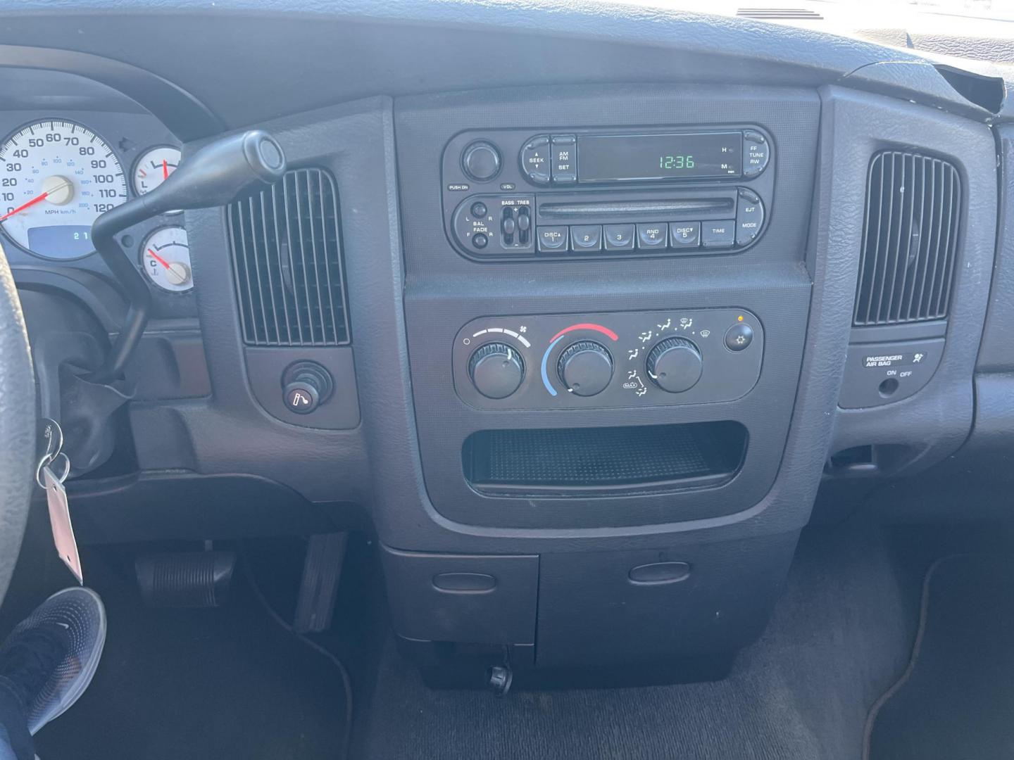 2002 maroom /black Dodge Ram 1500 SLT Long Bed 2WD (1D7HA16K52J) with an 3.7L V6 SOHC 12V engine, Automatic Overdrive transmission, located at 14700 Tomball Parkway 249, Houston, TX, 77086, (281) 444-2200, 29.928619, -95.504074 - Photo#11