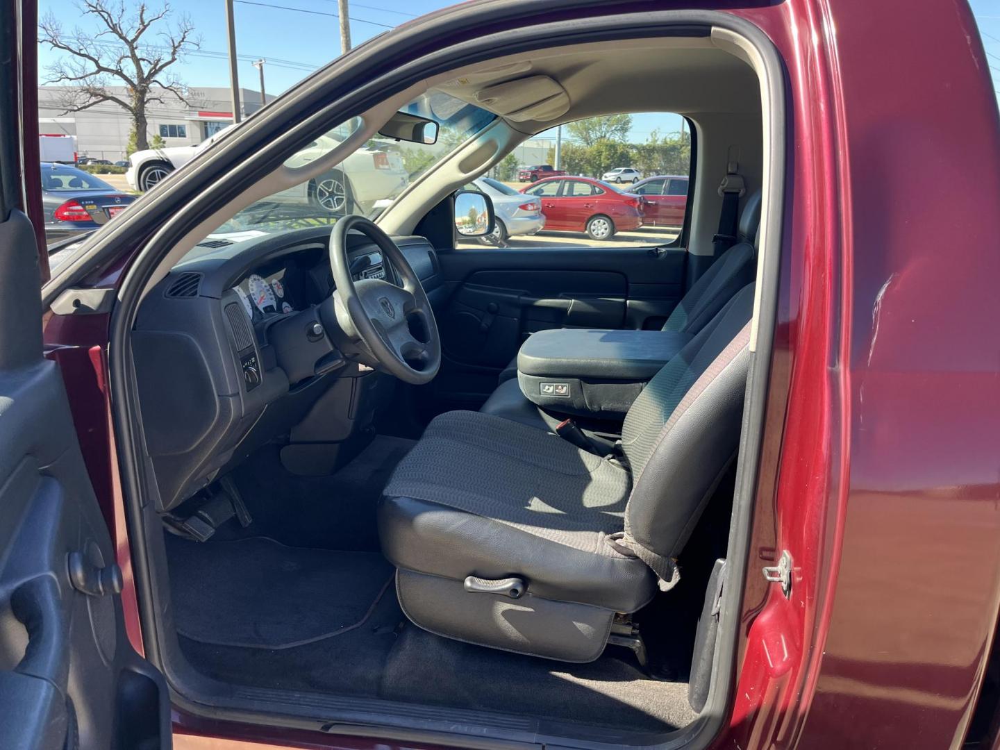 2002 maroom /black Dodge Ram 1500 SLT Long Bed 2WD (1D7HA16K52J) with an 3.7L V6 SOHC 12V engine, Automatic Overdrive transmission, located at 14700 Tomball Parkway 249, Houston, TX, 77086, (281) 444-2200, 29.928619, -95.504074 - Photo#9