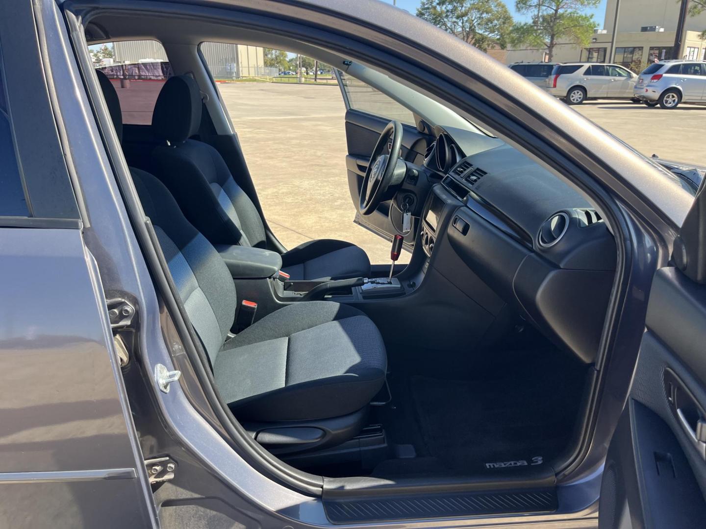 2007 GRAY /black Mazda MAZDA3 i Sport 4-Door (JM1BK12F171) with an 2.0L L4 DOHC 16V engine, Automatic Overdrive transmission, located at 14700 Tomball Parkway 249, Houston, TX, 77086, (281) 444-2200, 29.928619, -95.504074 - Photo#10