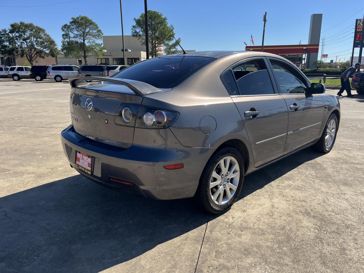 2007 GRAY /black Mazda MAZDA3 i Sport 4-Door (JM1BK12F171) with an 2.0L L4 DOHC 16V engine, Automatic Overdrive transmission, located at 14700 Tomball Parkway 249, Houston, TX, 77086, (281) 444-2200, 29.928619, -95.504074 - Photo#6