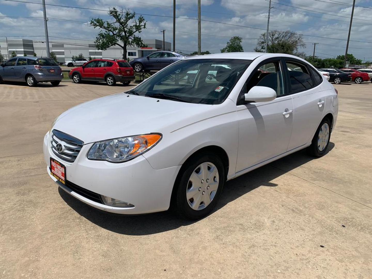 2010 white /TAN Hyundai Elantra GLS (KMHDU4AD5AU) with an 2.0L L4 DOHC 16V engine, Automatic Overdrive transmission, located at 14700 Tomball Parkway 249, Houston, TX, 77086, (281) 444-2200, 29.928619, -95.504074 - Photo#2