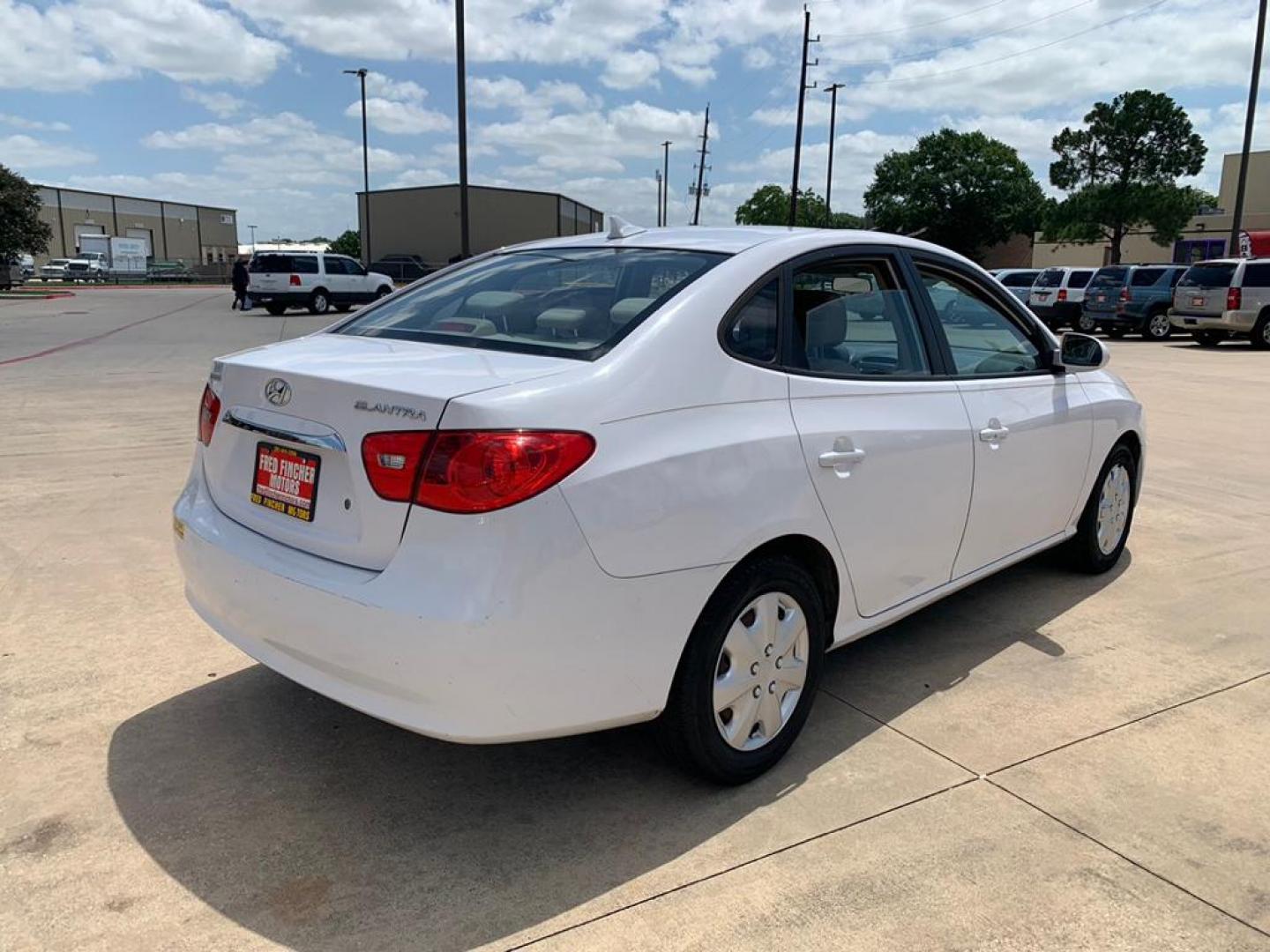 2010 white /TAN Hyundai Elantra GLS (KMHDU4AD5AU) with an 2.0L L4 DOHC 16V engine, Automatic Overdrive transmission, located at 14700 Tomball Parkway 249, Houston, TX, 77086, (281) 444-2200, 29.928619, -95.504074 - Photo#6