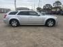 2005 silver /gray Dodge Magnum SXT (2D4FV48V75H) with an 3.5L V6 SOHC 24V engine, 4-Speed Automatic Overdrive transmission, located at 14700 Tomball Parkway 249, Houston, TX, 77086, (281) 444-2200, 29.928619, -95.504074 - Photo#5