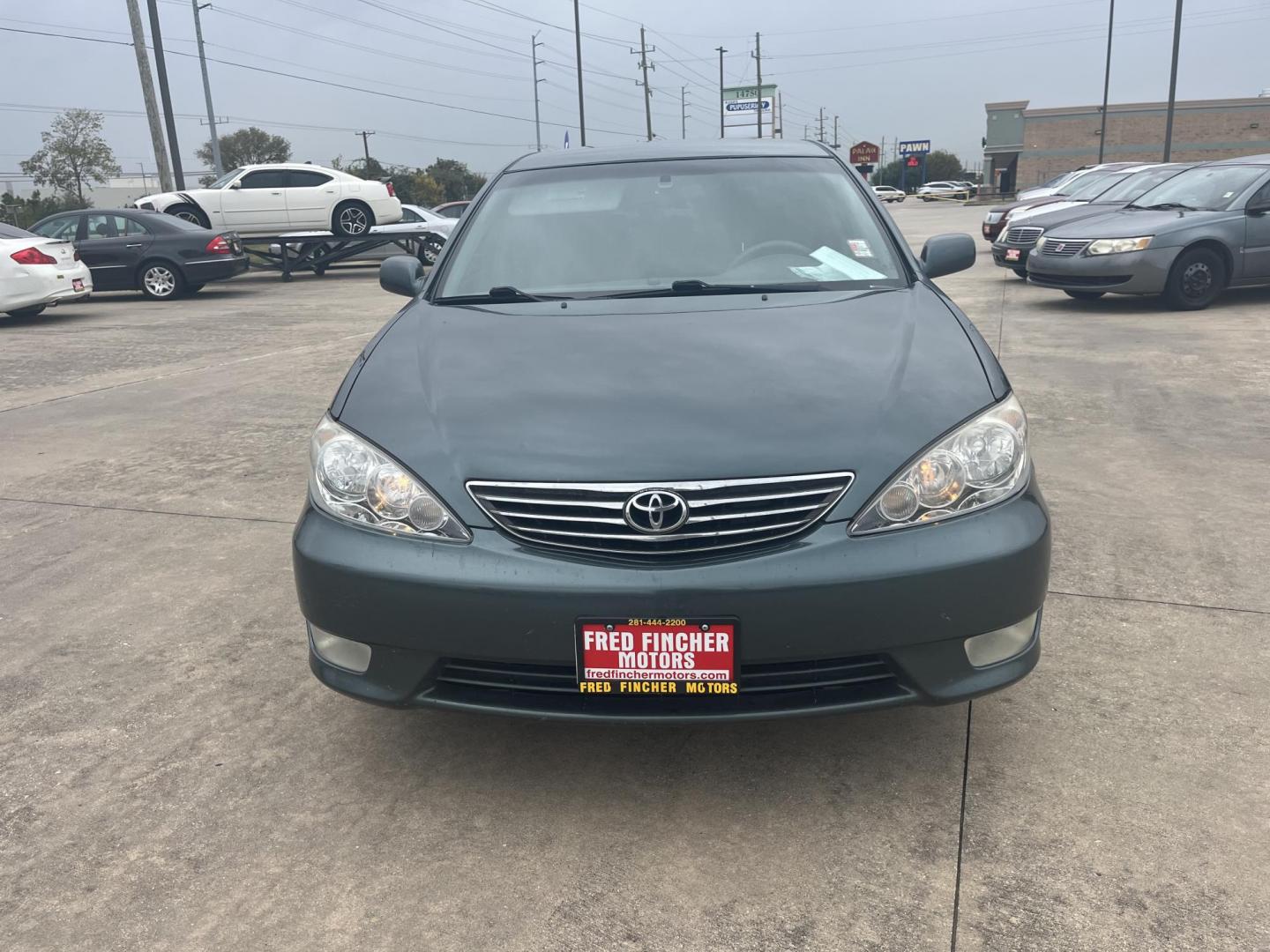 2005 green /TAN Toyota Camry LE (4T1BE32K35U) with an 2.4L L4 DOHC 16V engine, Automatic Overdrive transmission, located at 14700 Tomball Parkway 249, Houston, TX, 77086, (281) 444-2200, 29.928619, -95.504074 - Photo#1