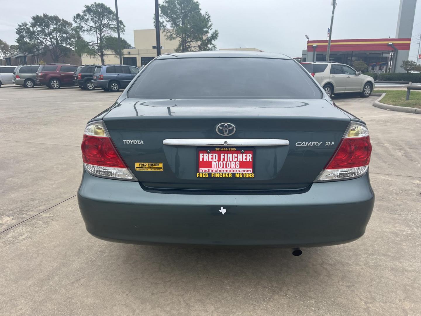 2005 green /TAN Toyota Camry LE (4T1BE32K35U) with an 2.4L L4 DOHC 16V engine, Automatic Overdrive transmission, located at 14700 Tomball Parkway 249, Houston, TX, 77086, (281) 444-2200, 29.928619, -95.504074 - Photo#5