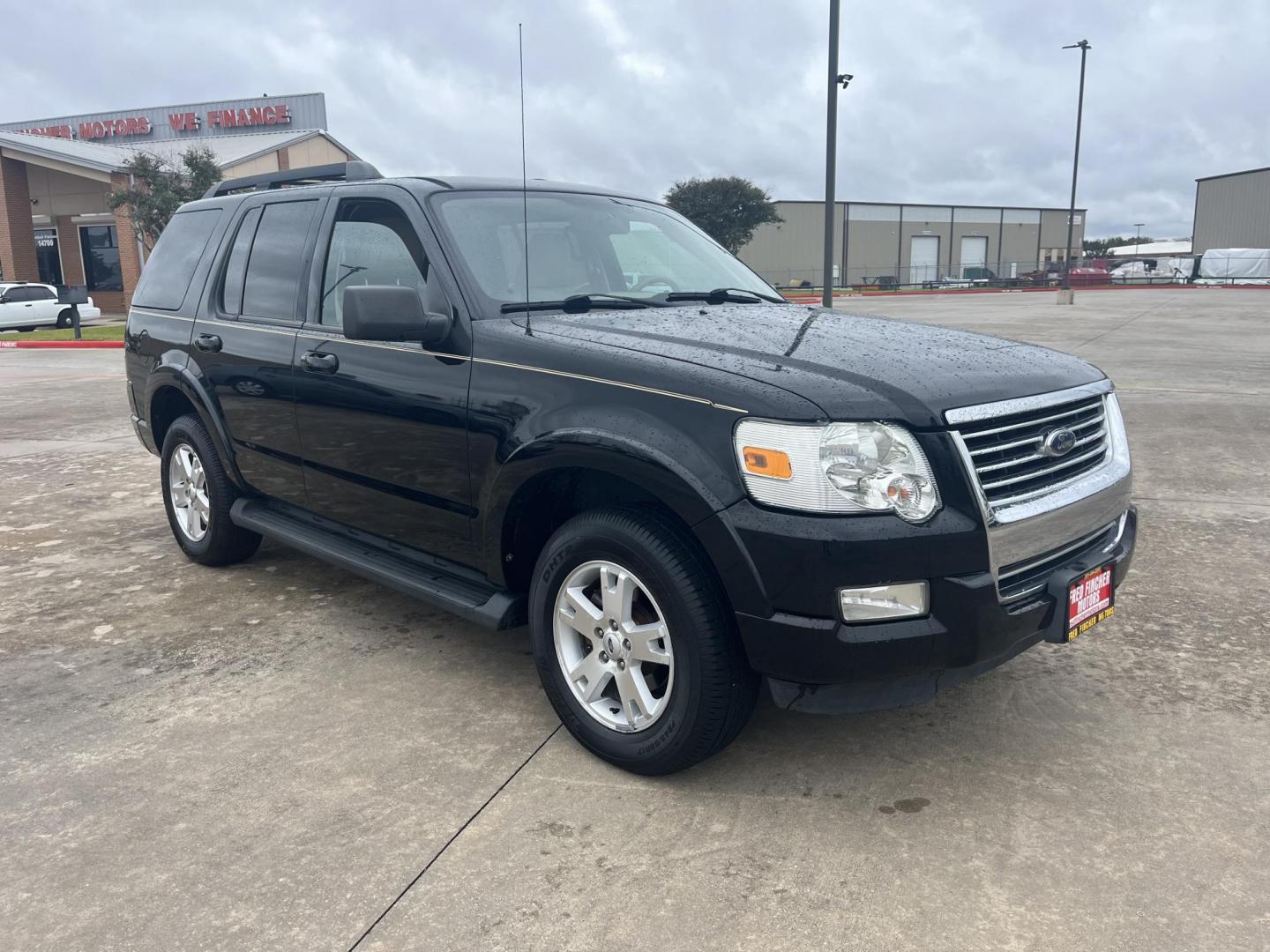 2009 black /gray Ford Explorer XLT 4.0L 2WD (1FMEU63E69U) with an 4.0L V6 SOHC 16V engine, 5-Speed Automatic transmission, located at 14700 Tomball Parkway 249, Houston, TX, 77086, (281) 444-2200, 29.928619, -95.504074 - Photo#0