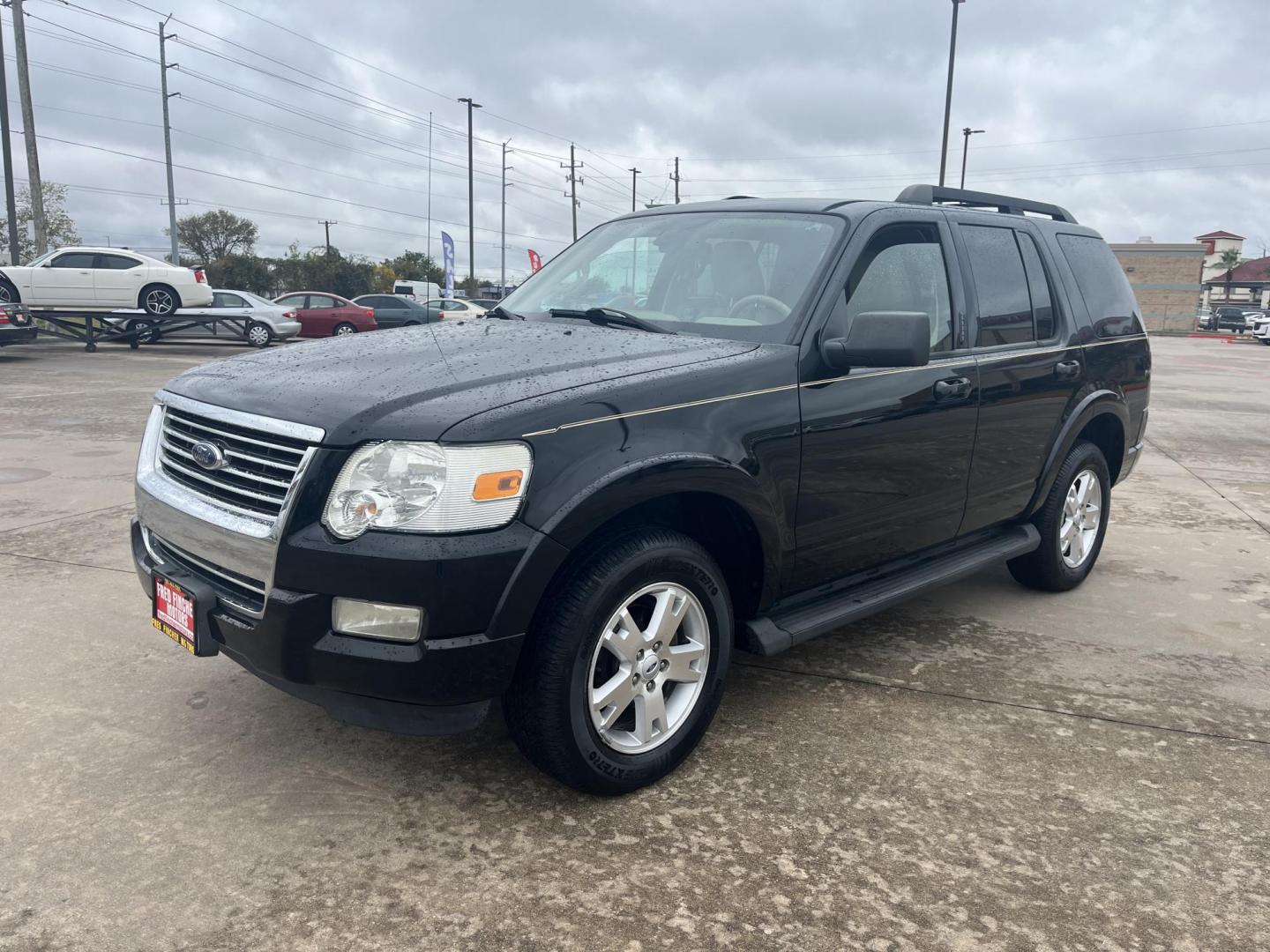 2009 black /gray Ford Explorer XLT 4.0L 2WD (1FMEU63E69U) with an 4.0L V6 SOHC 16V engine, 5-Speed Automatic transmission, located at 14700 Tomball Parkway 249, Houston, TX, 77086, (281) 444-2200, 29.928619, -95.504074 - Photo#1