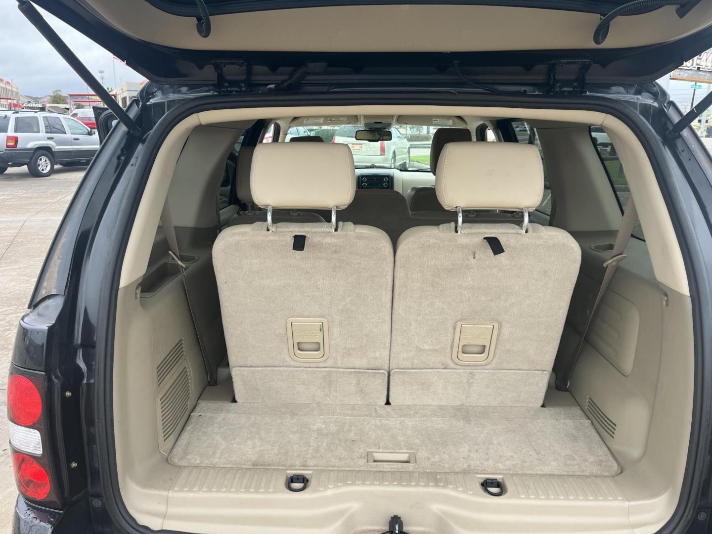 2009 black /gray Ford Explorer XLT 4.0L 2WD (1FMEU63E69U) with an 4.0L V6 SOHC 16V engine, 5-Speed Automatic transmission, located at 14700 Tomball Parkway 249, Houston, TX, 77086, (281) 444-2200, 29.928619, -95.504074 - Photo#14