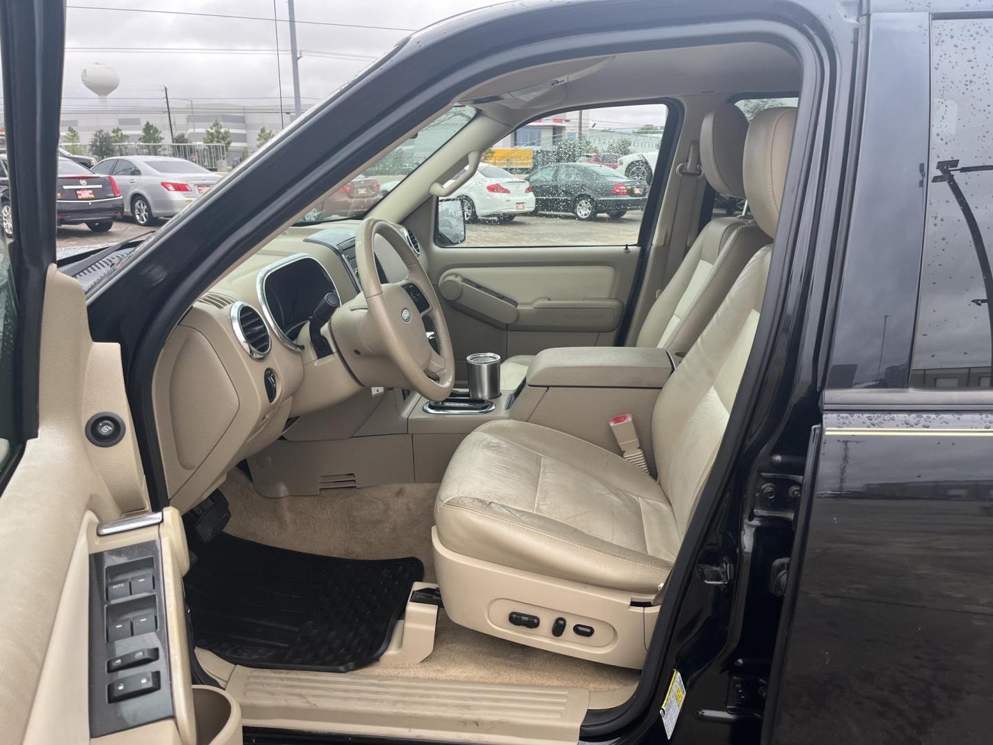 2009 black /gray Ford Explorer XLT 4.0L 2WD (1FMEU63E69U) with an 4.0L V6 SOHC 16V engine, 5-Speed Automatic transmission, located at 14700 Tomball Parkway 249, Houston, TX, 77086, (281) 444-2200, 29.928619, -95.504074 - Photo#8