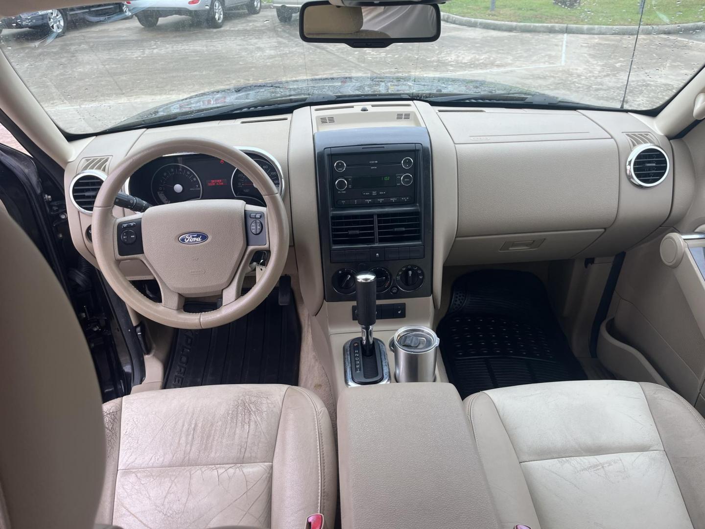 2009 black /gray Ford Explorer XLT 4.0L 2WD (1FMEU63E69U) with an 4.0L V6 SOHC 16V engine, 5-Speed Automatic transmission, located at 14700 Tomball Parkway 249, Houston, TX, 77086, (281) 444-2200, 29.928619, -95.504074 - Photo#9