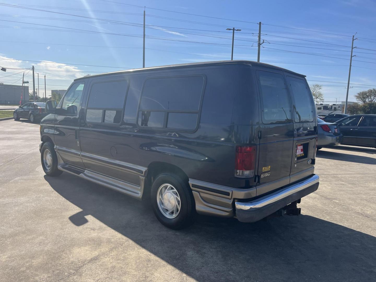 2003 blue /TAN Ford E-Series Van E-150 (1FDRE14L13H) with an 5.4L V8 SOHC 16V engine, 4-Speed Automatic transmission, located at 14700 Tomball Parkway 249, Houston, TX, 77086, (281) 444-2200, 29.928619, -95.504074 - Photo#11