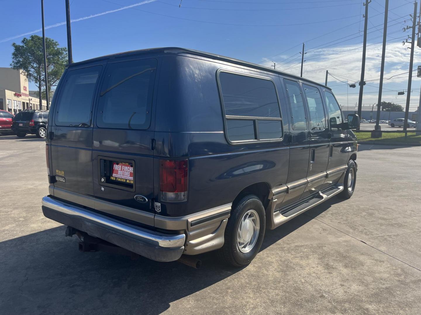 2003 blue /TAN Ford E-Series Van E-150 (1FDRE14L13H) with an 5.4L V8 SOHC 16V engine, 4-Speed Automatic transmission, located at 14700 Tomball Parkway 249, Houston, TX, 77086, (281) 444-2200, 29.928619, -95.504074 - Photo#5