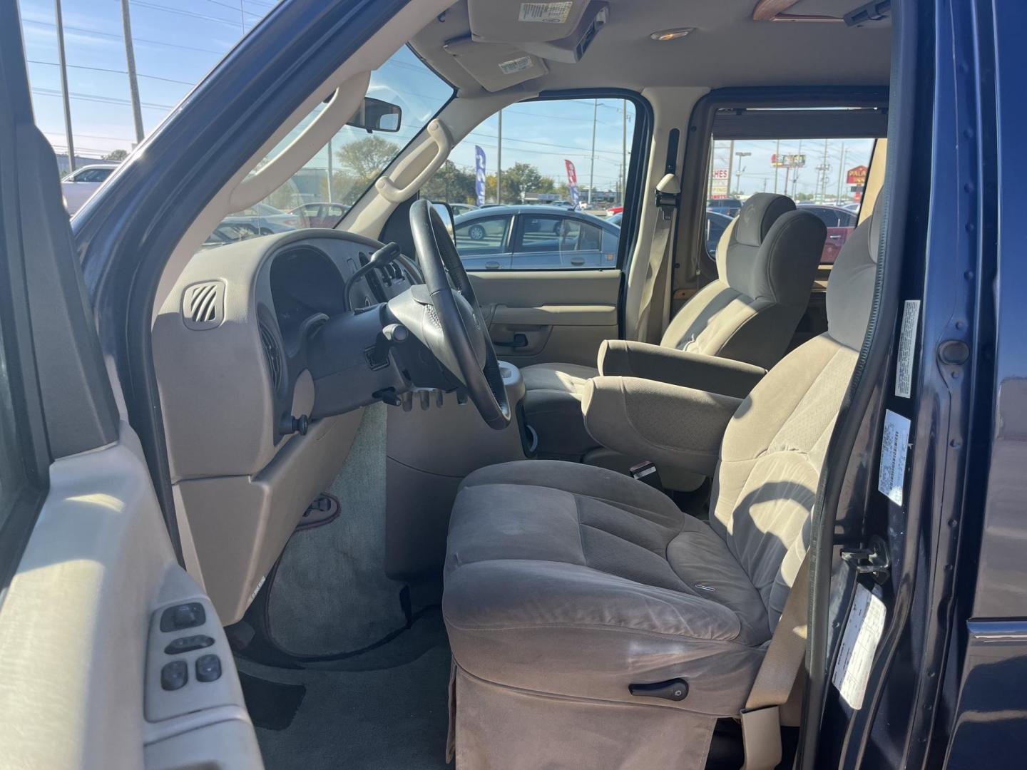 2003 blue /TAN Ford E-Series Van E-150 (1FDRE14L13H) with an 5.4L V8 SOHC 16V engine, 4-Speed Automatic transmission, located at 14700 Tomball Parkway 249, Houston, TX, 77086, (281) 444-2200, 29.928619, -95.504074 - Photo#7