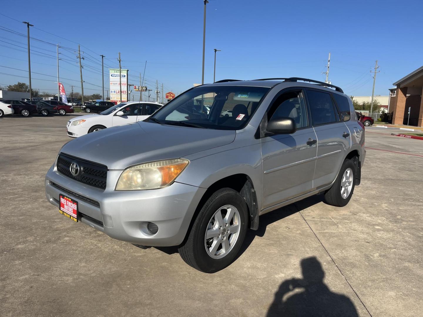 2008 silver /black Toyota RAV4 Base I4 2WD (JTMZD33V786) with an 2.4L L4 DOHC 16V engine, 4-Speed Automatic transmission, located at 14700 Tomball Parkway 249, Houston, TX, 77086, (281) 444-2200, 29.928619, -95.504074 - Photo#1