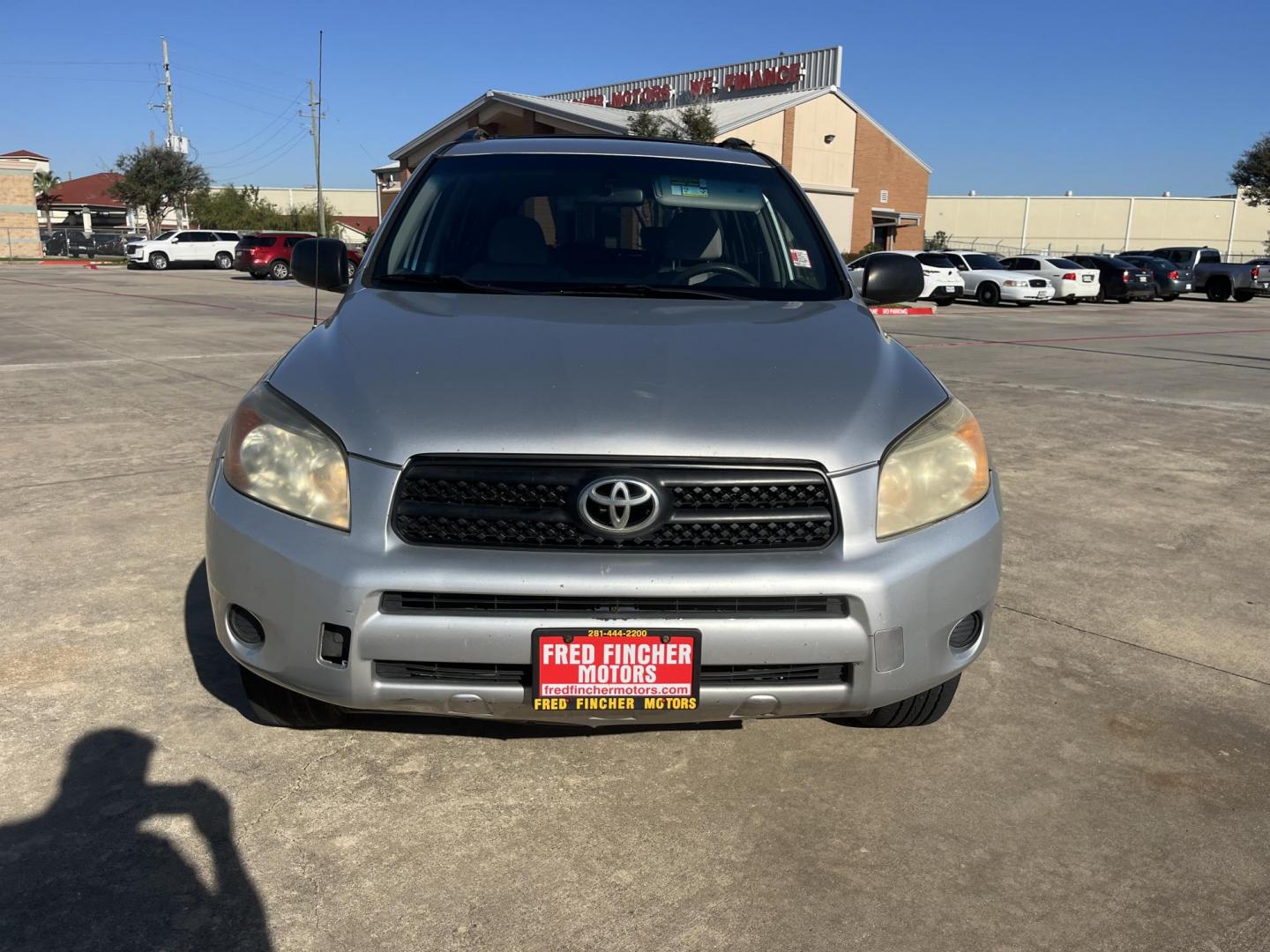 2008 silver /black Toyota RAV4 Base I4 2WD (JTMZD33V786) with an 2.4L L4 DOHC 16V engine, 4-Speed Automatic transmission, located at 14700 Tomball Parkway 249, Houston, TX, 77086, (281) 444-2200, 29.928619, -95.504074 - Photo#2