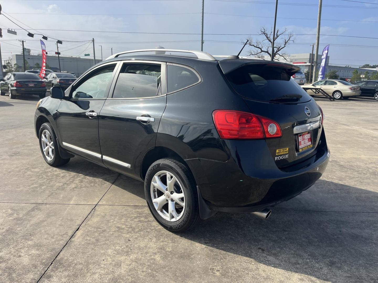 2011 black /black Nissan Rogue S 2WD (JN8AS5MT7BW) with an 2.5L L4 DOHC 16V engine, CVT transmission, located at 14700 Tomball Parkway 249, Houston, TX, 77086, (281) 444-2200, 29.928619, -95.504074 - Photo#3