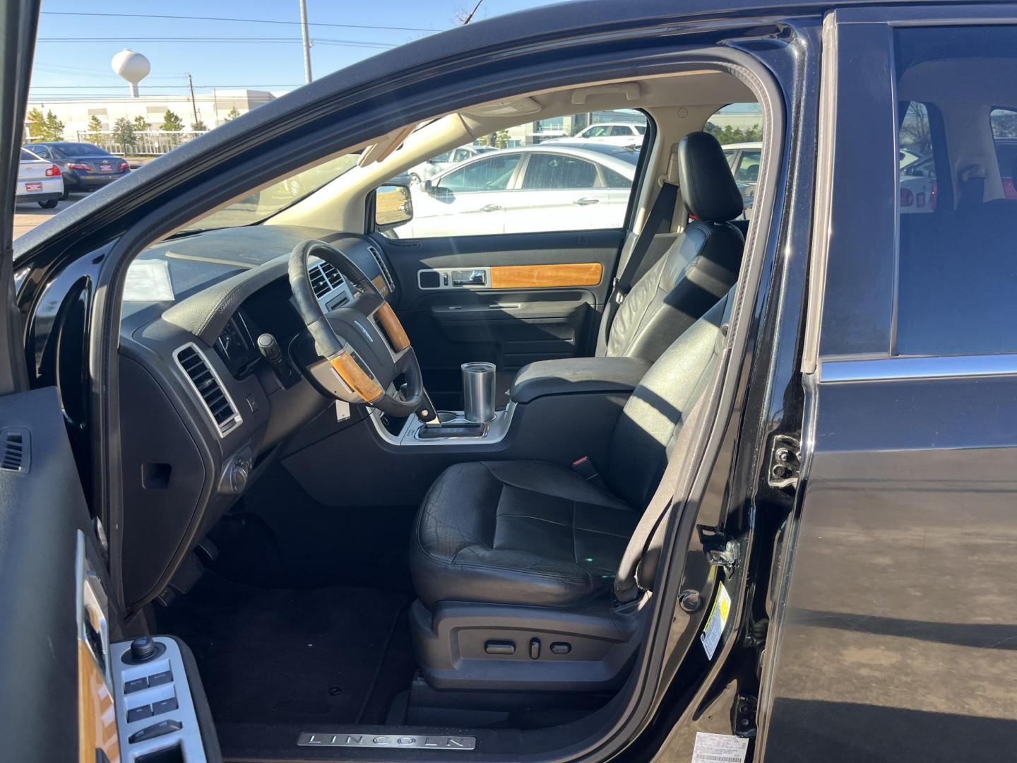 2010 Black /TAN Lincoln MKX FWD (2LMDJ6JC9AB) with an 3.5L V6 DOHC 24V engine, 6-Speed Automatic transmission, located at 14700 Tomball Parkway 249, Houston, TX, 77086, (281) 444-2200, 29.928619, -95.504074 - Photo#7