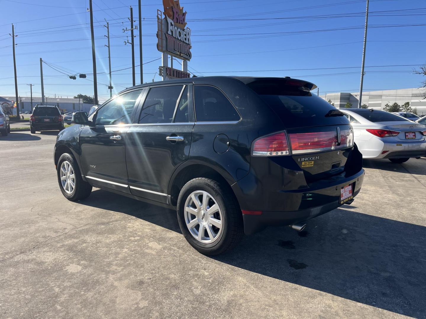 2010 Black /TAN Lincoln MKX FWD (2LMDJ6JC9AB) with an 3.5L V6 DOHC 24V engine, 6-Speed Automatic transmission, located at 14700 Tomball Parkway 249, Houston, TX, 77086, (281) 444-2200, 29.928619, -95.504074 - Photo#8