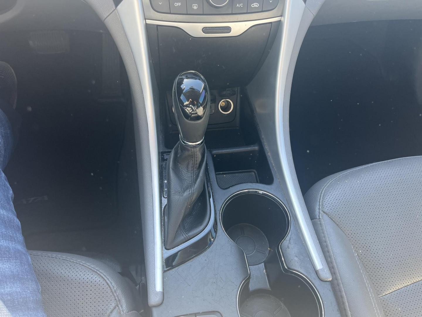 2014 silver /TAN Hyundai Sonata Limited Auto (5NPEC4ACXEH) with an 2.4L L4 DOHC 16V engine, 6-Speed Automatic transmission, located at 14700 Tomball Parkway 249, Houston, TX, 77086, (281) 444-2200, 29.928619, -95.504074 - Photo#13