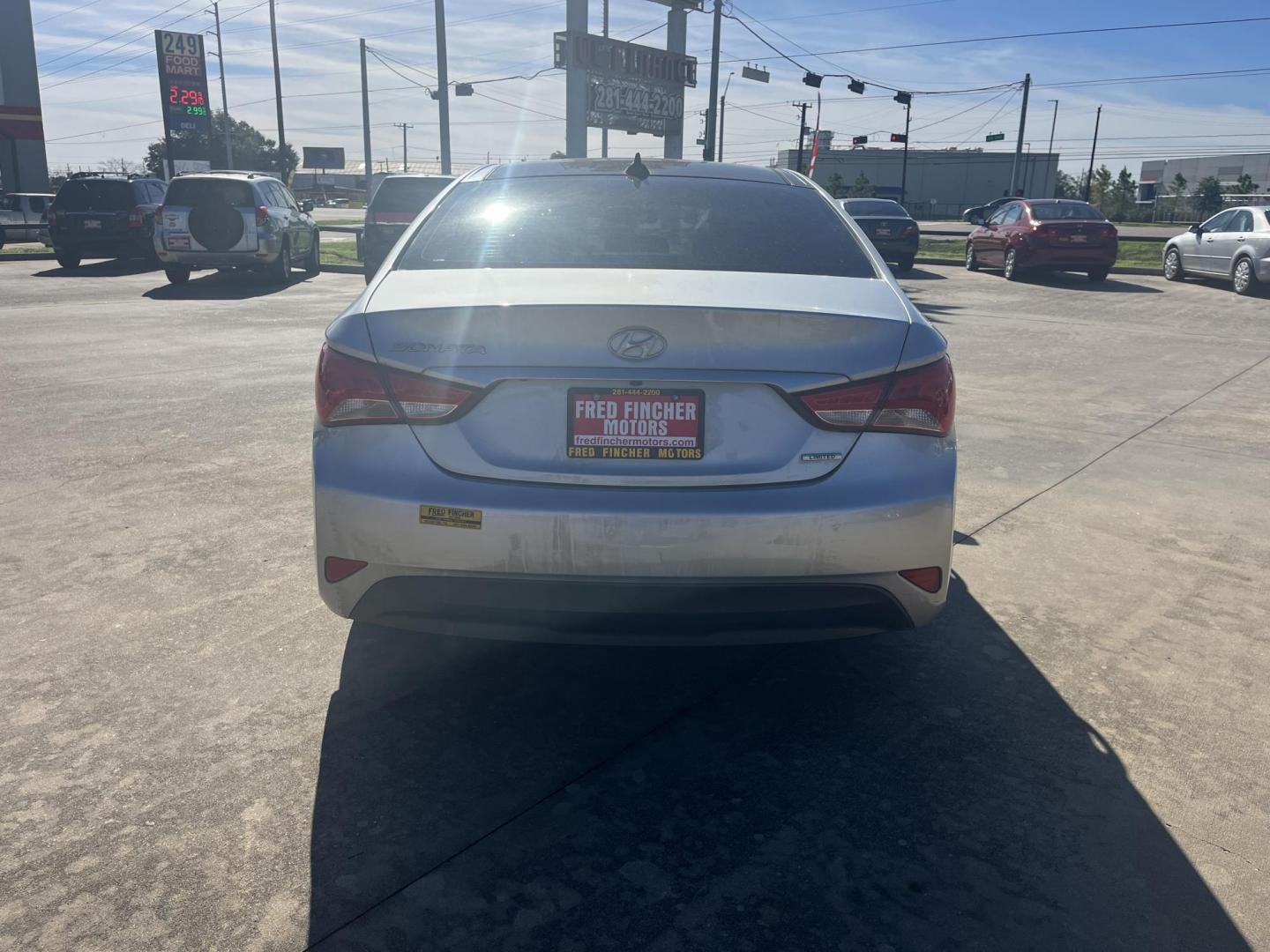 2014 silver /TAN Hyundai Sonata Limited Auto (5NPEC4ACXEH) with an 2.4L L4 DOHC 16V engine, 6-Speed Automatic transmission, located at 14700 Tomball Parkway 249, Houston, TX, 77086, (281) 444-2200, 29.928619, -95.504074 - Photo#5