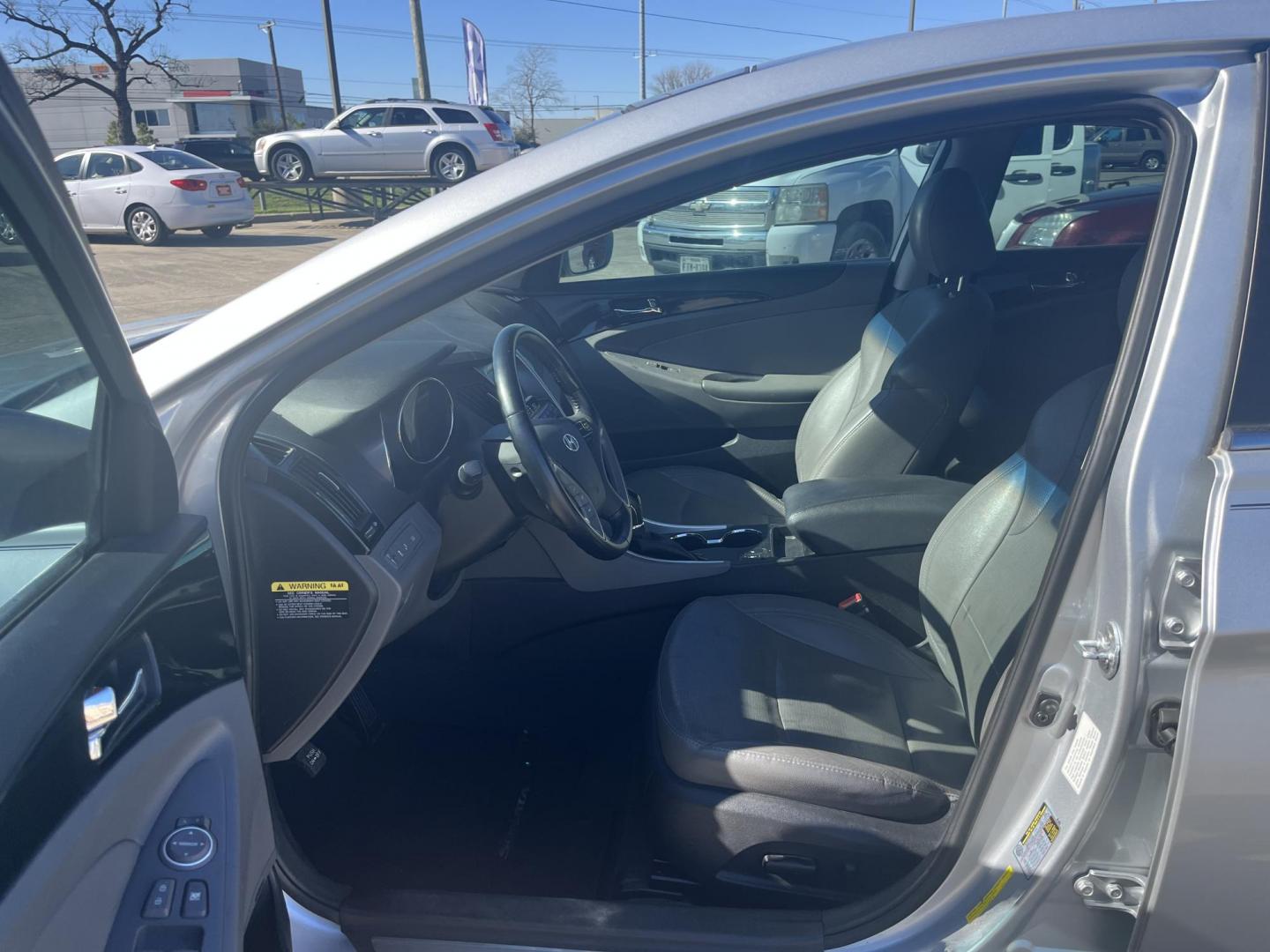 2014 silver /TAN Hyundai Sonata Limited Auto (5NPEC4ACXEH) with an 2.4L L4 DOHC 16V engine, 6-Speed Automatic transmission, located at 14700 Tomball Parkway 249, Houston, TX, 77086, (281) 444-2200, 29.928619, -95.504074 - Photo#7