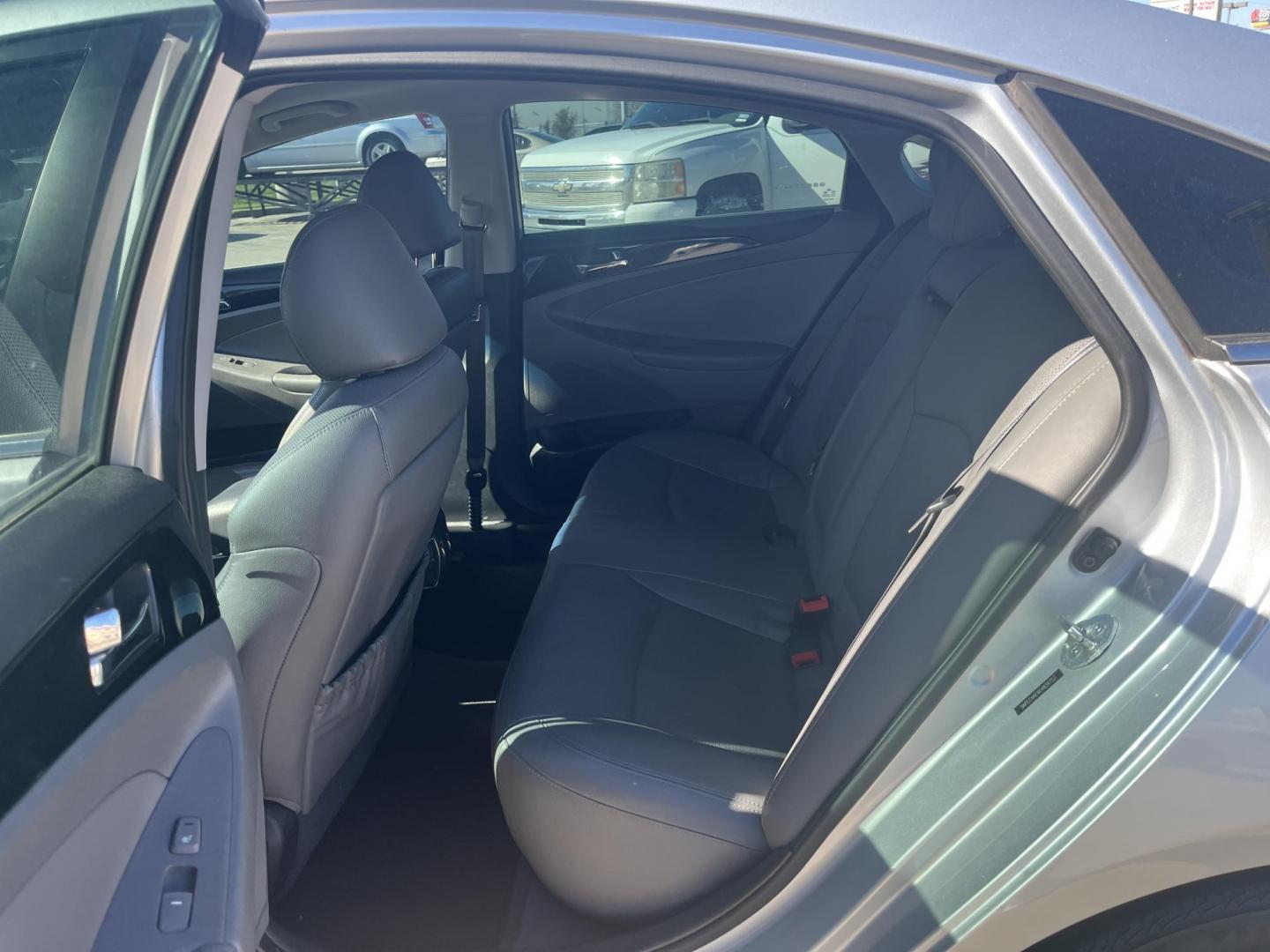 2014 silver /TAN Hyundai Sonata Limited Auto (5NPEC4ACXEH) with an 2.4L L4 DOHC 16V engine, 6-Speed Automatic transmission, located at 14700 Tomball Parkway 249, Houston, TX, 77086, (281) 444-2200, 29.928619, -95.504074 - Photo#8