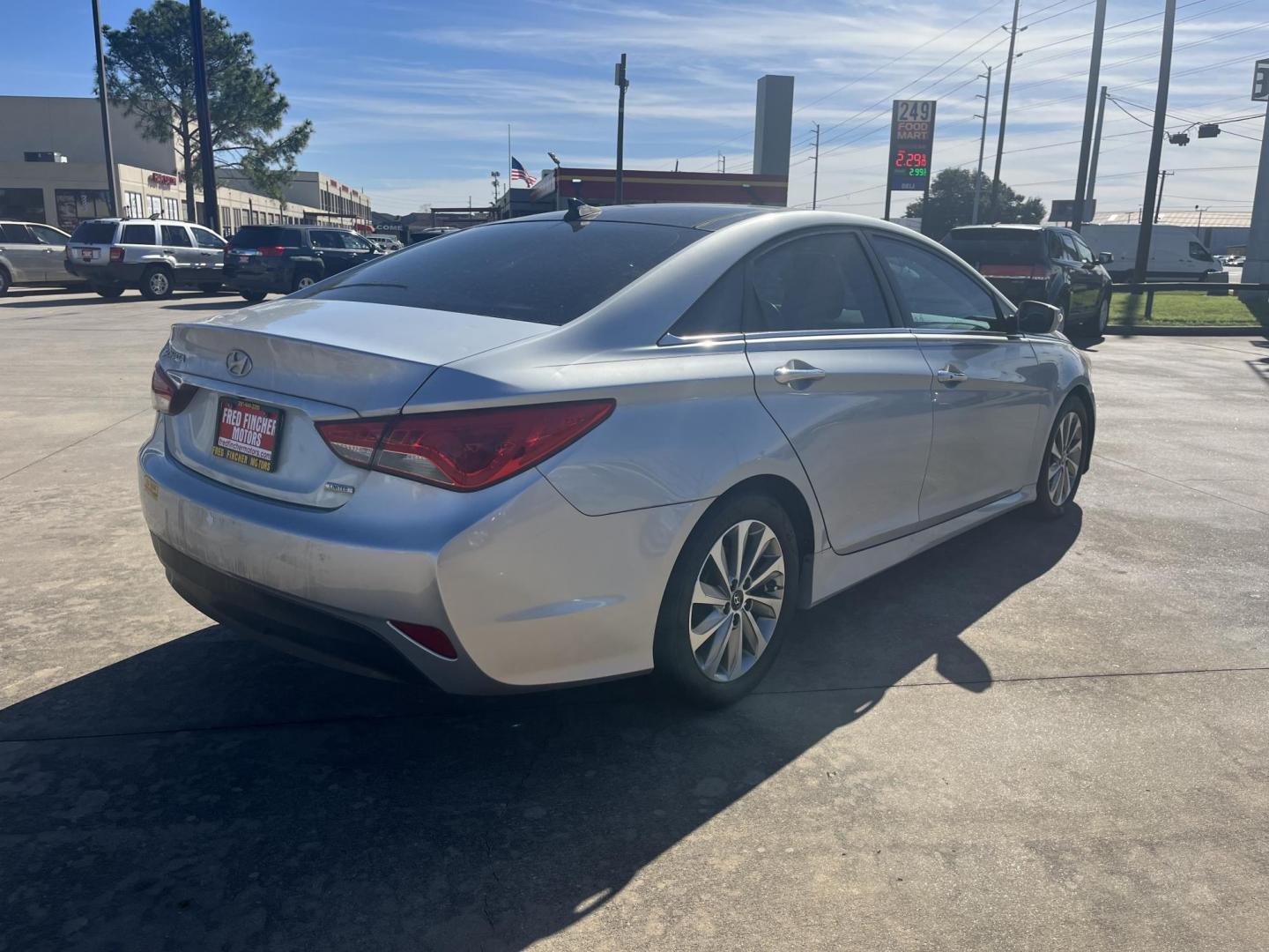 2014 silver /TAN Hyundai Sonata Limited Auto (5NPEC4ACXEH) with an 2.4L L4 DOHC 16V engine, 6-Speed Automatic transmission, located at 14700 Tomball Parkway 249, Houston, TX, 77086, (281) 444-2200, 29.928619, -95.504074 - Photo#9