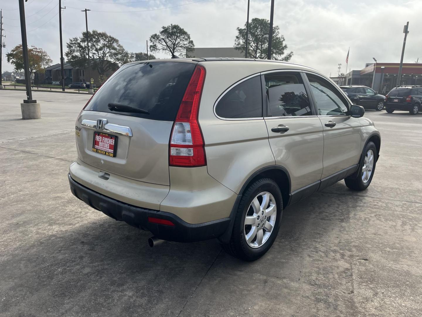 2007 GOLD /TAN Honda CR-V EX 2WD AT (JHLRE38597C) with an 2.4L L4 DOHC 16V engine, 5-Speed Automatic Overdrive transmission, located at 14700 Tomball Parkway 249, Houston, TX, 77086, (281) 444-2200, 29.928619, -95.504074 - Photo#5