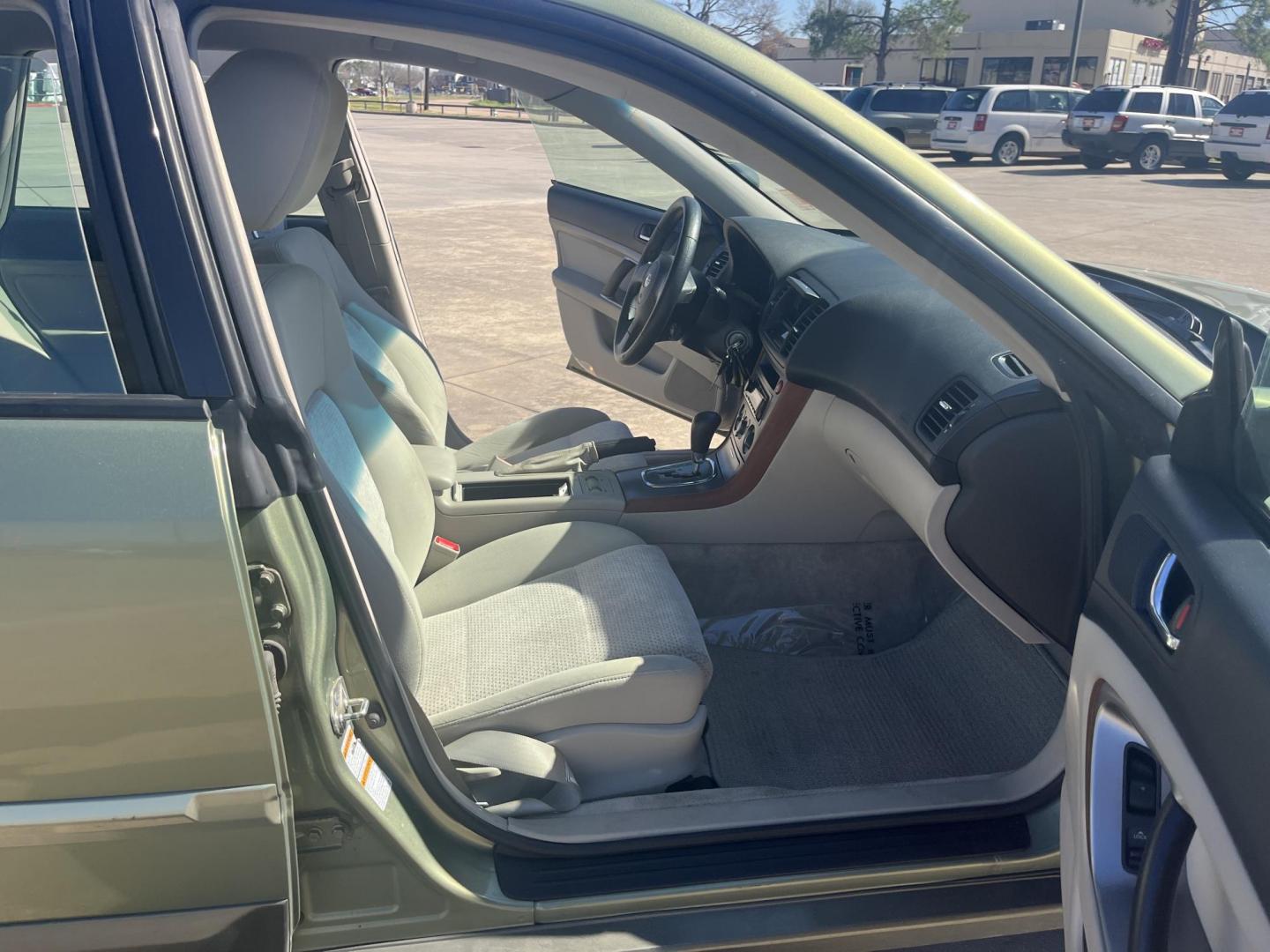 2006 green /gray Subaru Outback 2.5i Wagon (4S4BP61C967) with an 2.5L H4 SOHC 16V engine, 4-Speed Automatic Overdrive transmission, located at 14700 Tomball Parkway 249, Houston, TX, 77086, (281) 444-2200, 29.928619, -95.504074 - Photo#10