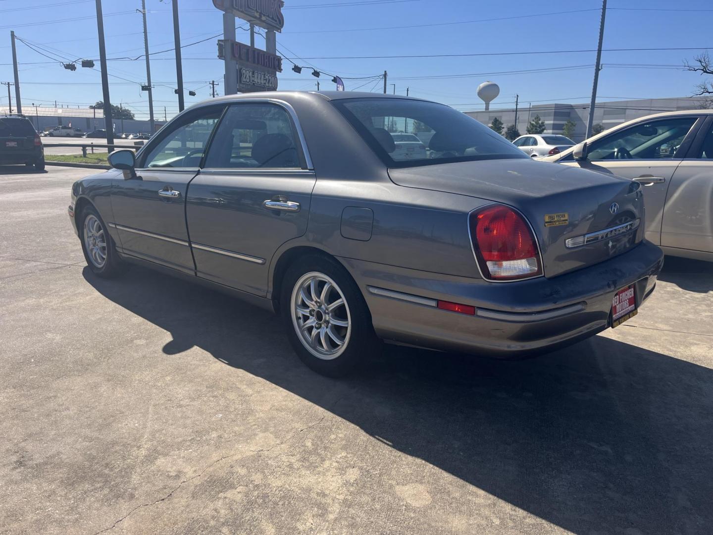 2002 green /TAN Hyundai XG350 Base (KMHFU45E52A) with an 3.5L V6 DOHC 24V engine, 5-Speed Automatic Overdrive transmission, located at 14700 Tomball Parkway 249, Houston, TX, 77086, (281) 444-2200, 29.928619, -95.504074 - Photo#4