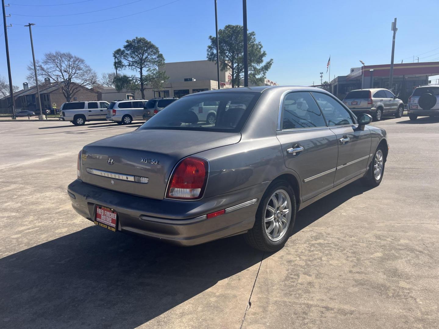 2002 green /TAN Hyundai XG350 Base (KMHFU45E52A) with an 3.5L V6 DOHC 24V engine, 5-Speed Automatic Overdrive transmission, located at 14700 Tomball Parkway 249, Houston, TX, 77086, (281) 444-2200, 29.928619, -95.504074 - Photo#7