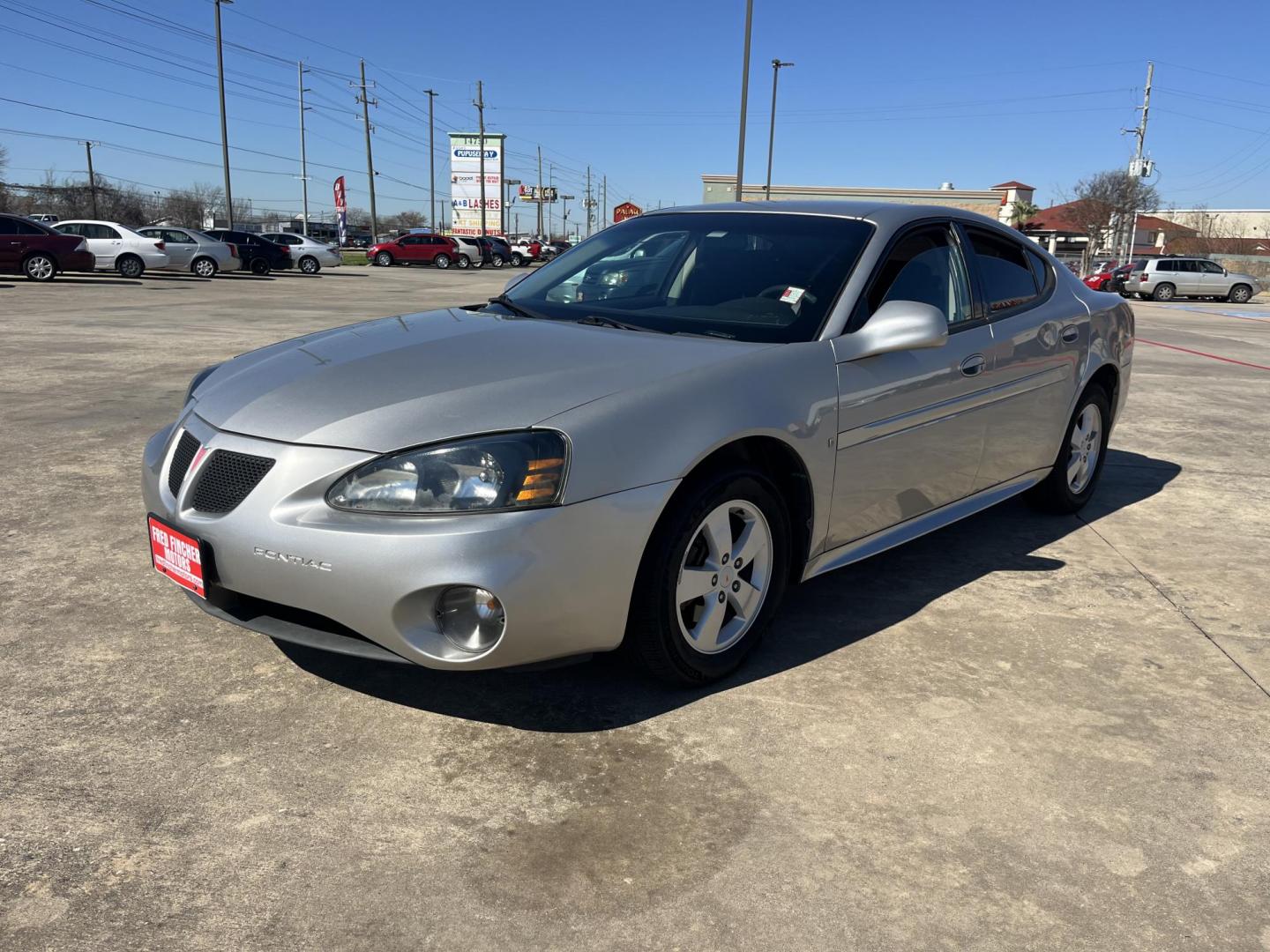 2006 SILVER /black Pontiac Grand Prix Base (2G2WP552761) with an 3.8L V6 OHV 12V engine, 4-Speed Automatic Overdrive transmission, located at 14700 Tomball Parkway 249, Houston, TX, 77086, (281) 444-2200, 29.928619, -95.504074 - Photo#2