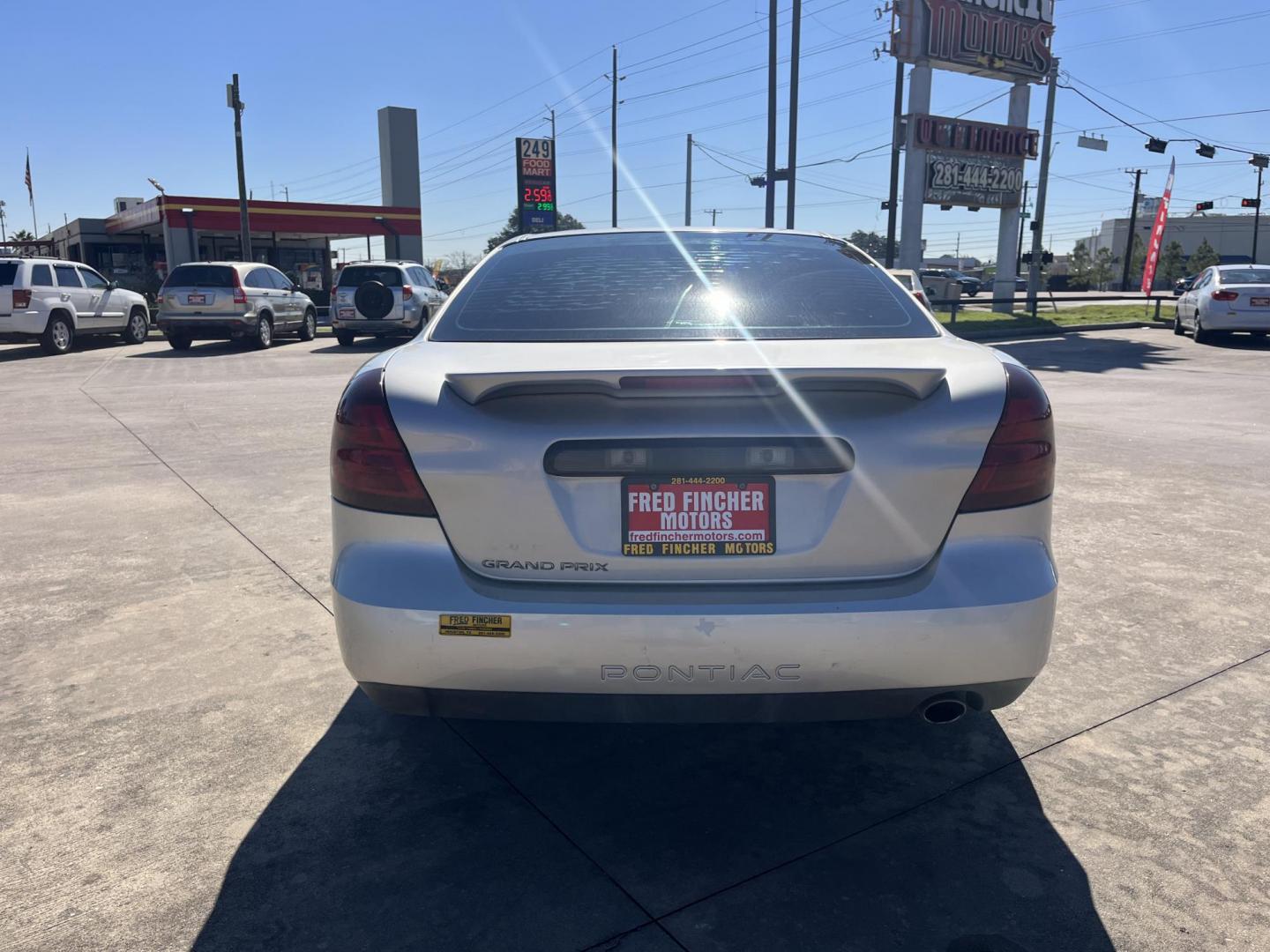 2006 SILVER /black Pontiac Grand Prix Base (2G2WP552761) with an 3.8L V6 OHV 12V engine, 4-Speed Automatic Overdrive transmission, located at 14700 Tomball Parkway 249, Houston, TX, 77086, (281) 444-2200, 29.928619, -95.504074 - Photo#5