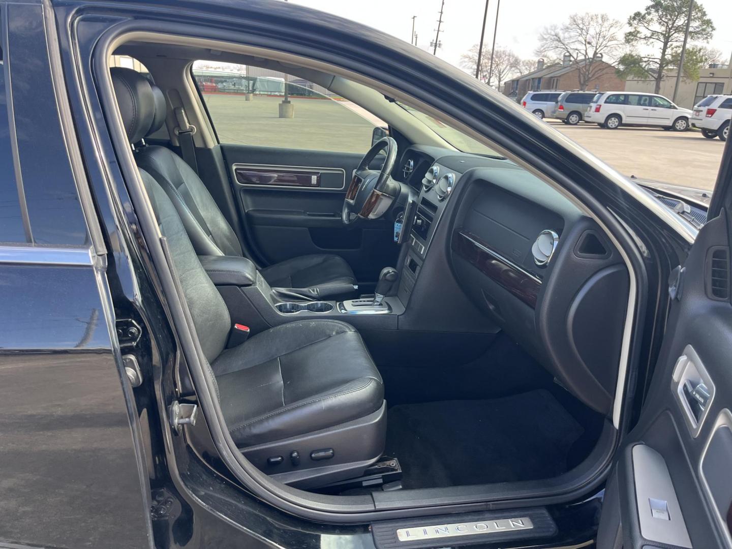 2007 black /black Lincoln MKZ FWD (3LNHM26T37R) with an 3.5L V6 DOHC 24V engine, 6-Speed Automatic Overdrive transmission, located at 14700 Tomball Parkway 249, Houston, TX, 77086, (281) 444-2200, 29.928619, -95.504074 - Photo#12