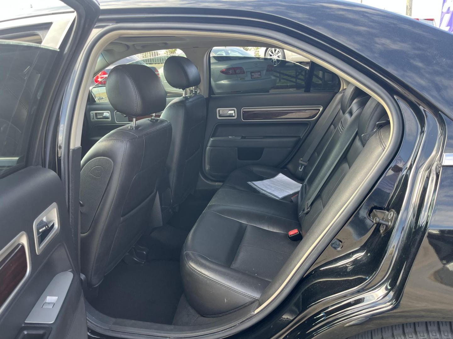 2007 black /black Lincoln MKZ FWD (3LNHM26T37R) with an 3.5L V6 DOHC 24V engine, 6-Speed Automatic Overdrive transmission, located at 14700 Tomball Parkway 249, Houston, TX, 77086, (281) 444-2200, 29.928619, -95.504074 - Photo#9