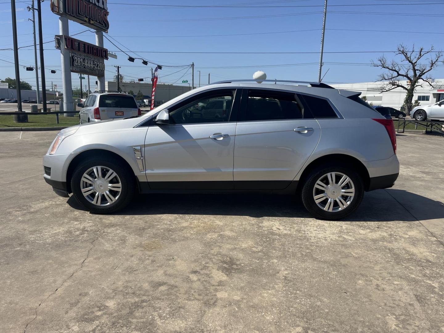 2011 silver /TAN Cadillac SRX Luxury Collection (3GYFNAEY8BS) with an 3.0L V6 DOHC 24V engine, 6-Speed Automatic transmission, located at 14700 Tomball Parkway 249, Houston, TX, 77086, (281) 444-2200, 29.928619, -95.504074 - Photo#3