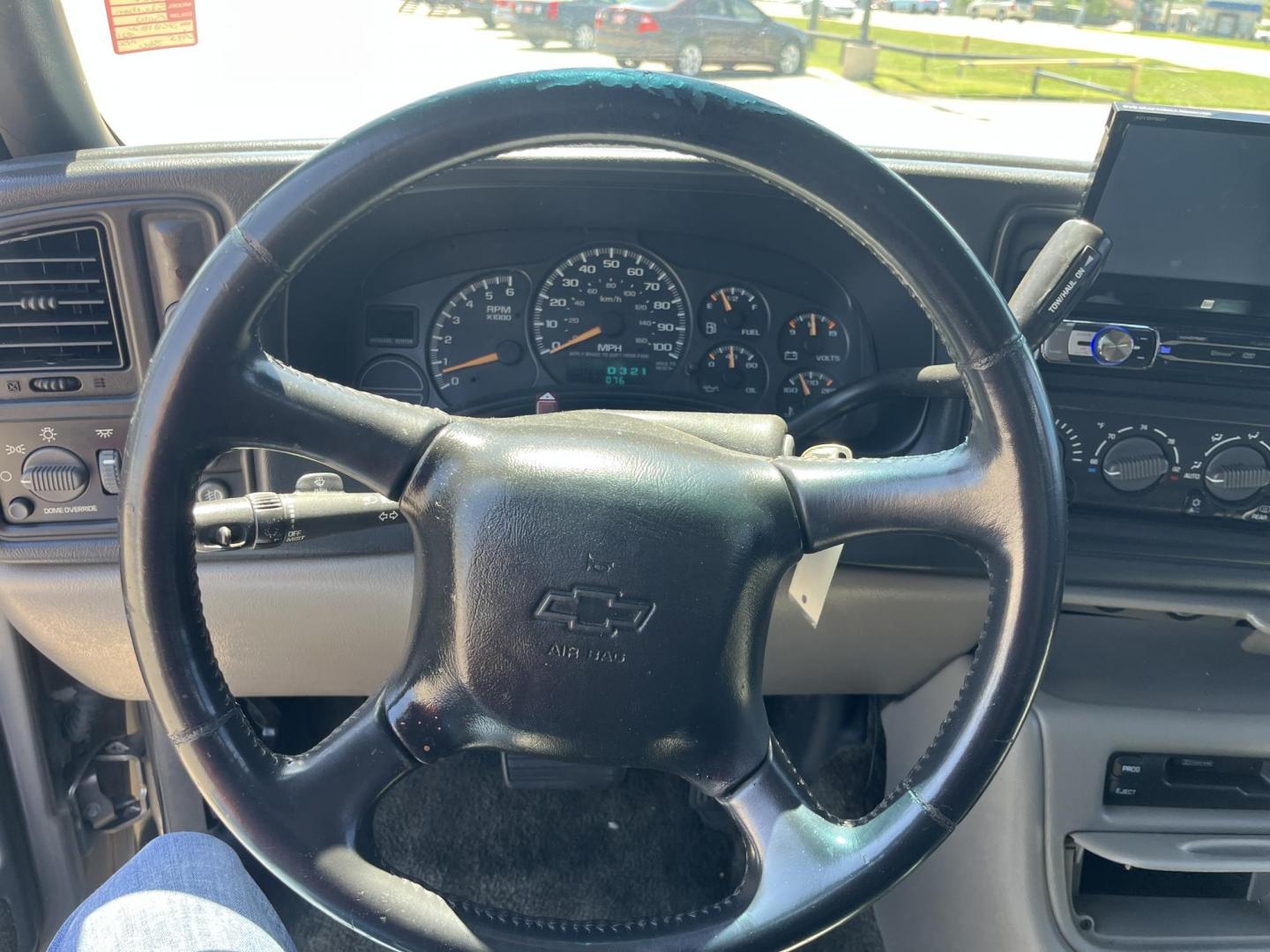 2002 silver /gray Chevrolet Suburban 1500 2WD (3GNEC16T12G) with an 5.3L V8 16V OHV engine, 4-Speed Automatic Overdrive transmission, located at 14700 Tomball Parkway 249, Houston, TX, 77086, (281) 444-2200, 29.928619, -95.504074 - Photo#15
